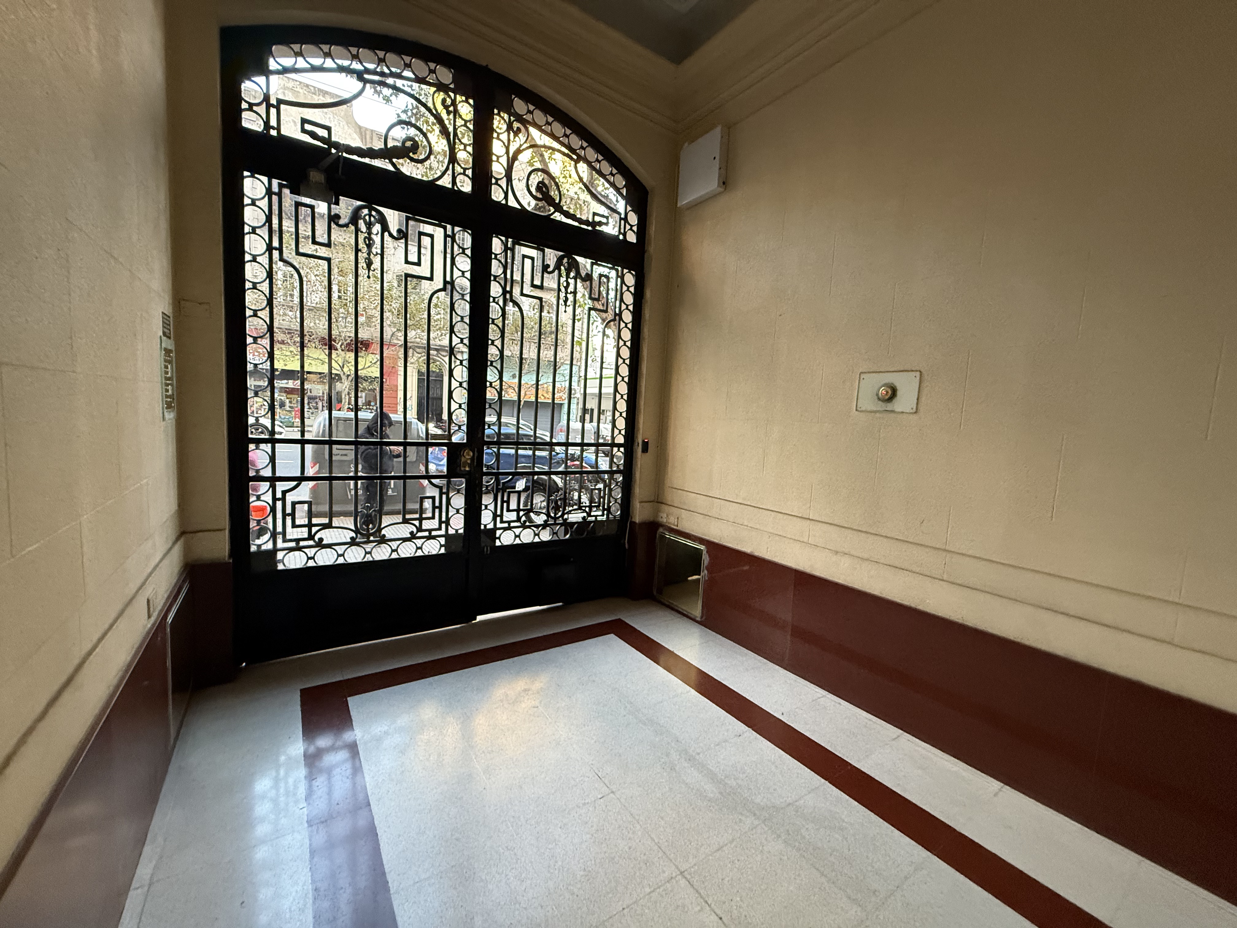 Venta Semipiso Apto Profesional con Baulera | Balvanera