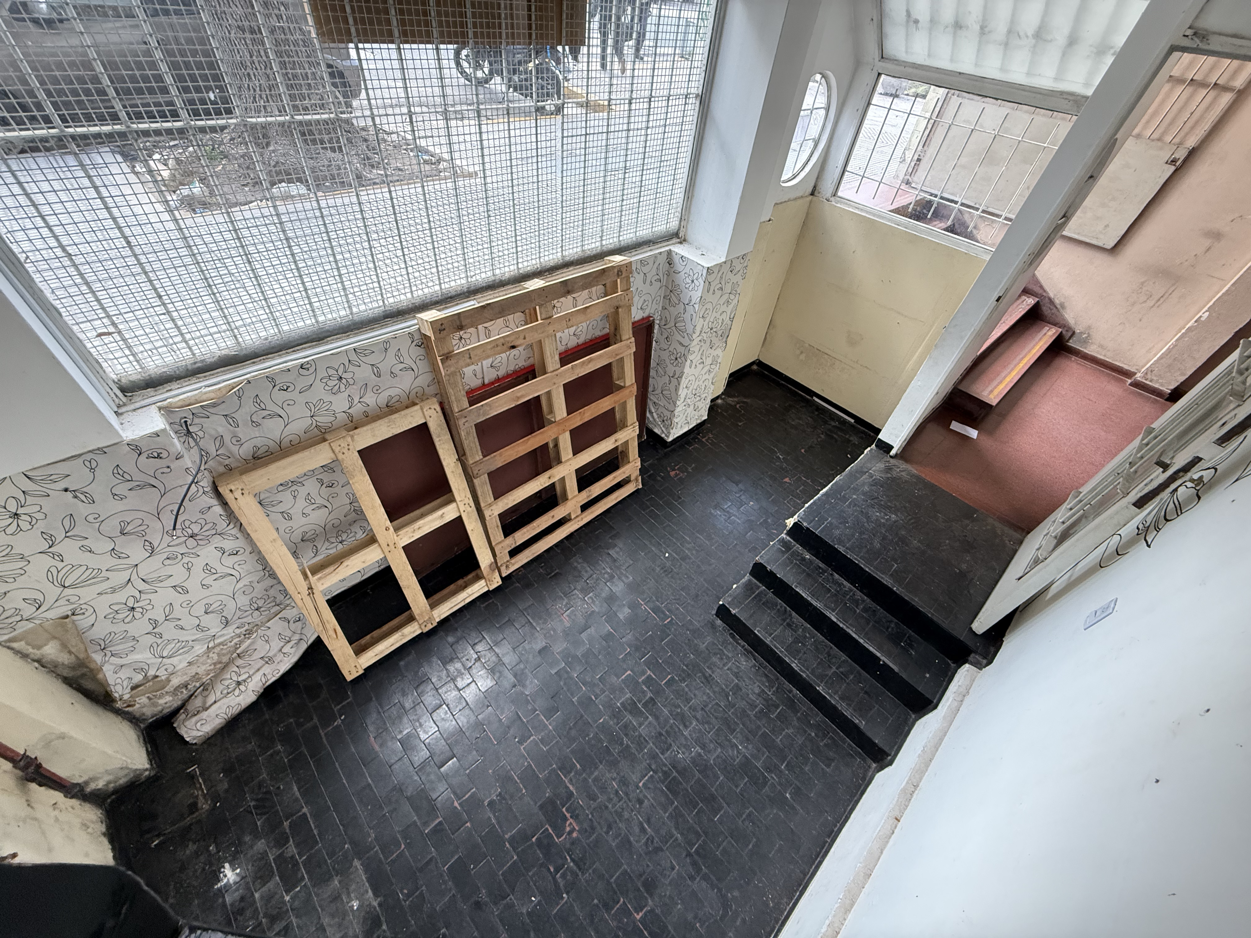 Venta local comercial con vidriera a la calle en Caballito
