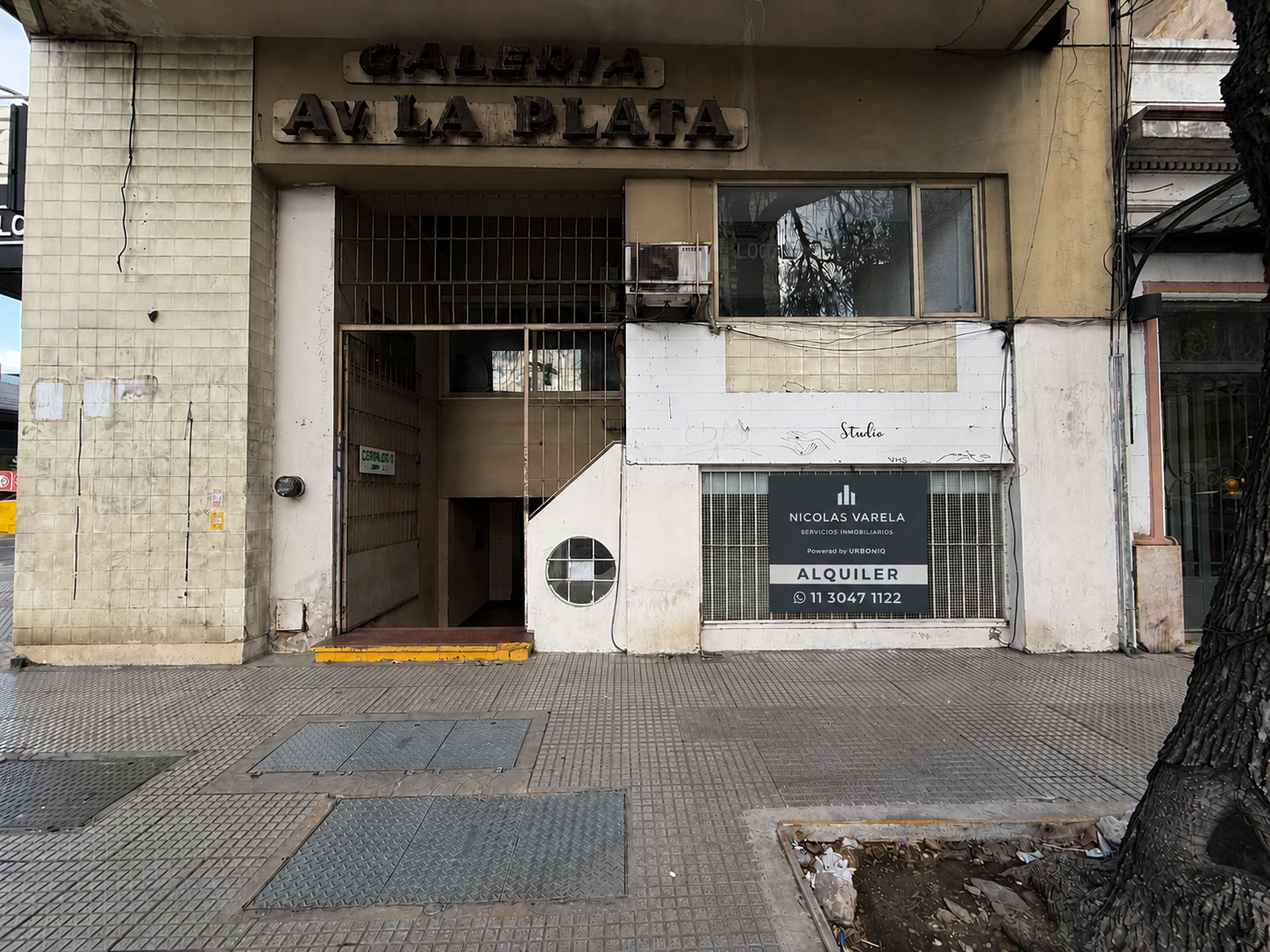 Venta local comercial con vidriera a la calle en Caballito