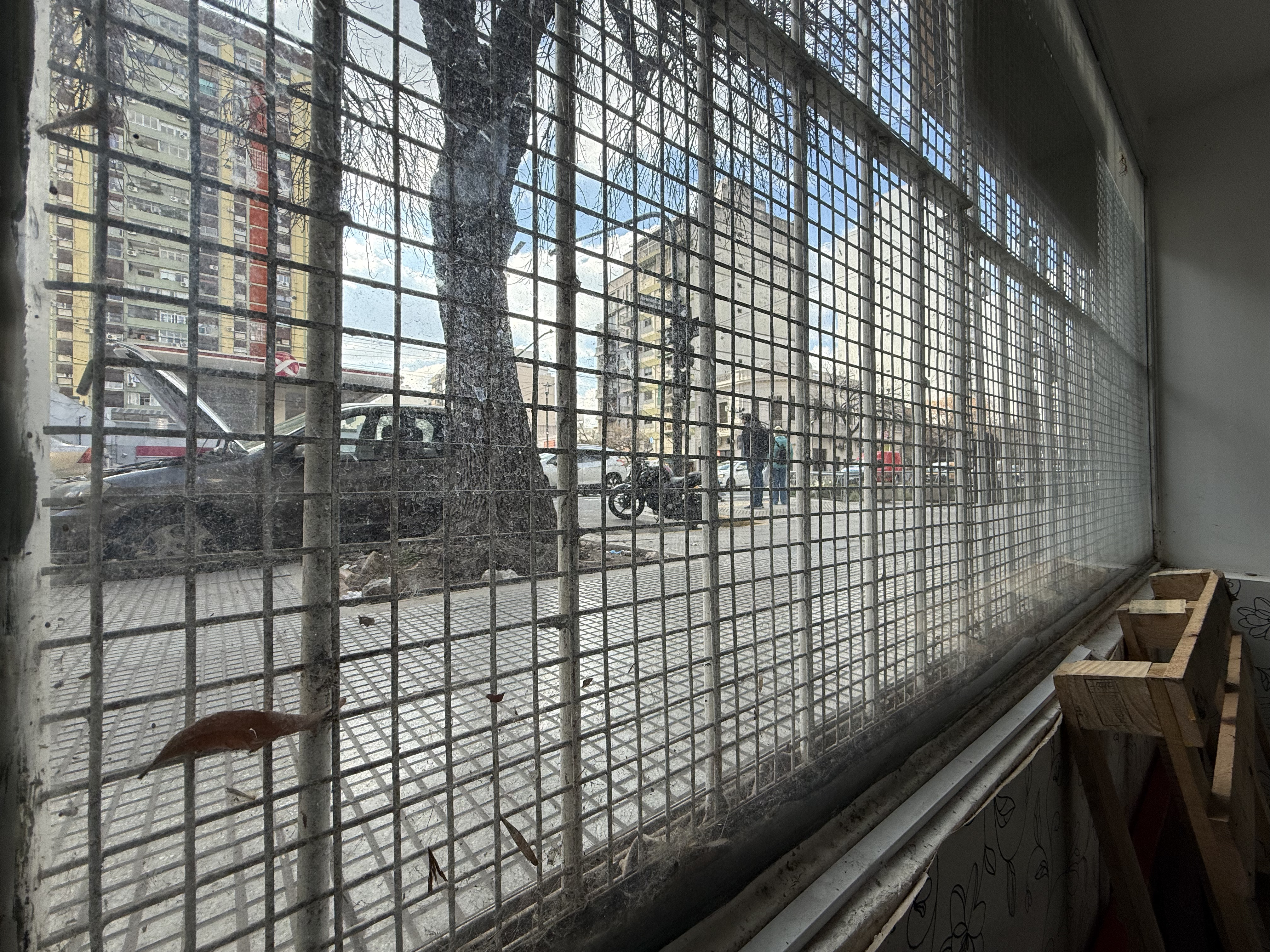 Venta local comercial con vidriera a la calle en Caballito