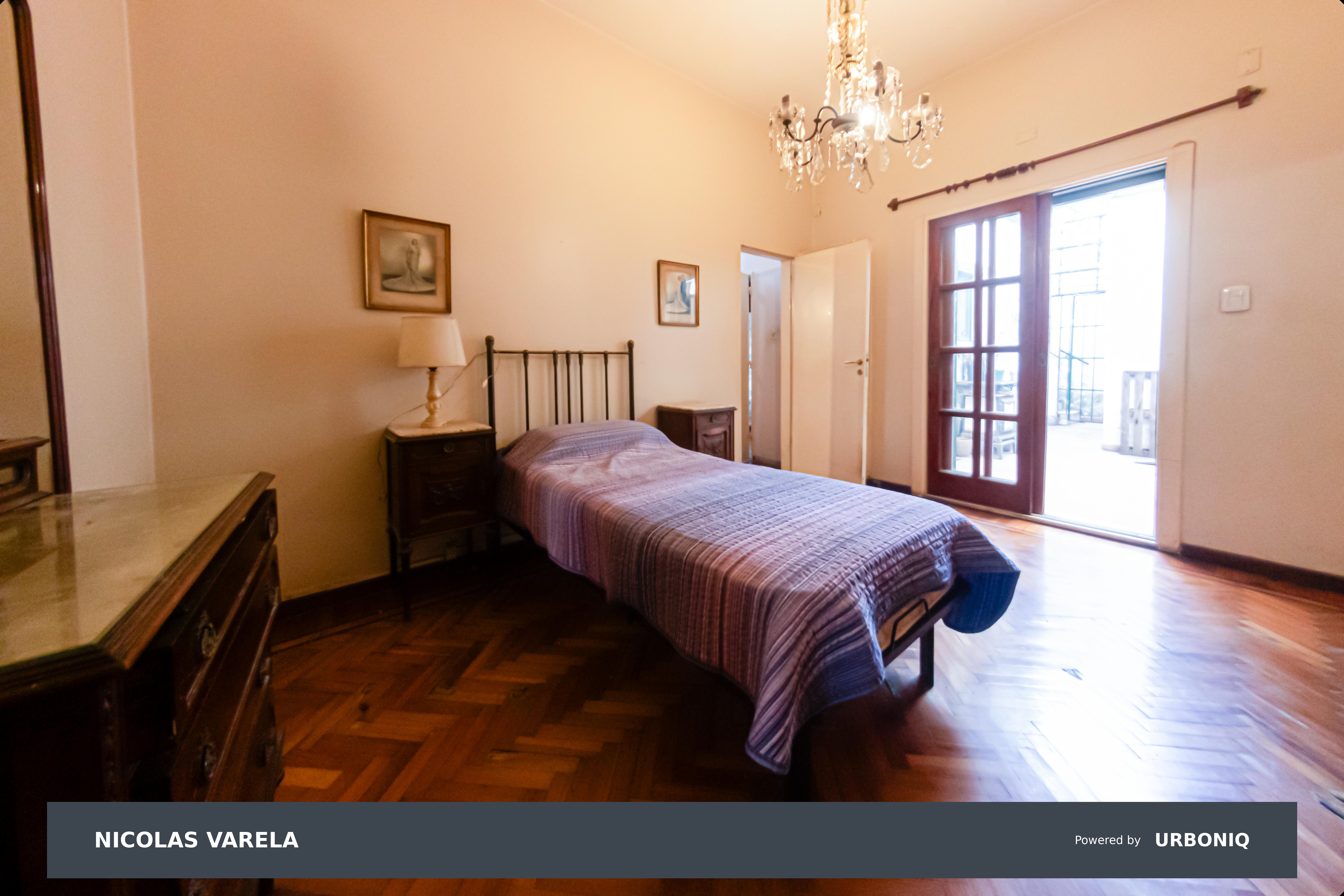VENTA CASA 4 AMBIENTES, CON TERRAZA, PATIO, QUINCHO Y PARRILLA EN ALMAGRO