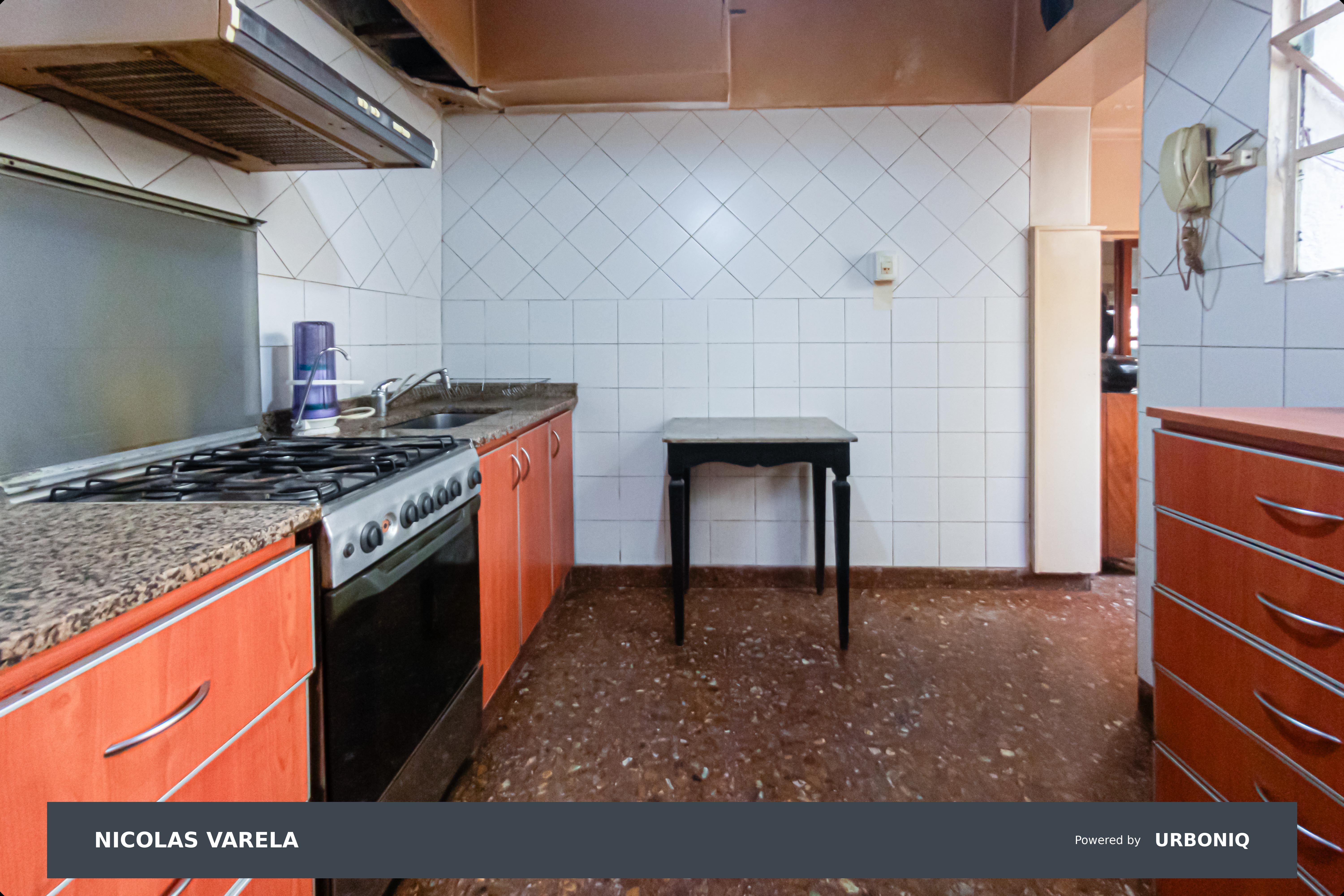 VENTA CASA 4 AMBIENTES, CON TERRAZA, PATIO, QUINCHO Y PARRILLA EN ALMAGRO