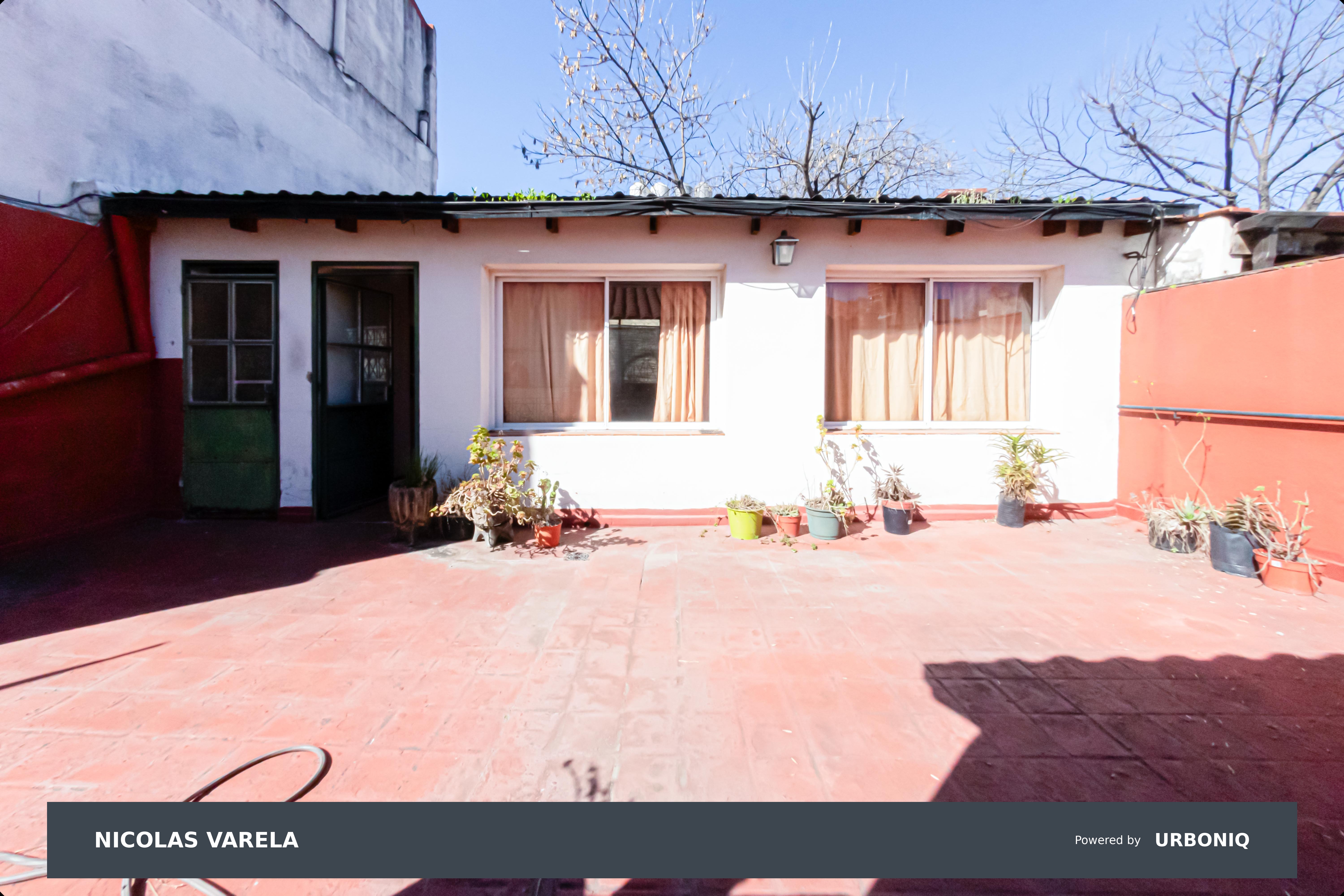 VENTA CASA 4 AMBIENTES, CON TERRAZA, PATIO, QUINCHO Y PARRILLA EN ALMAGRO