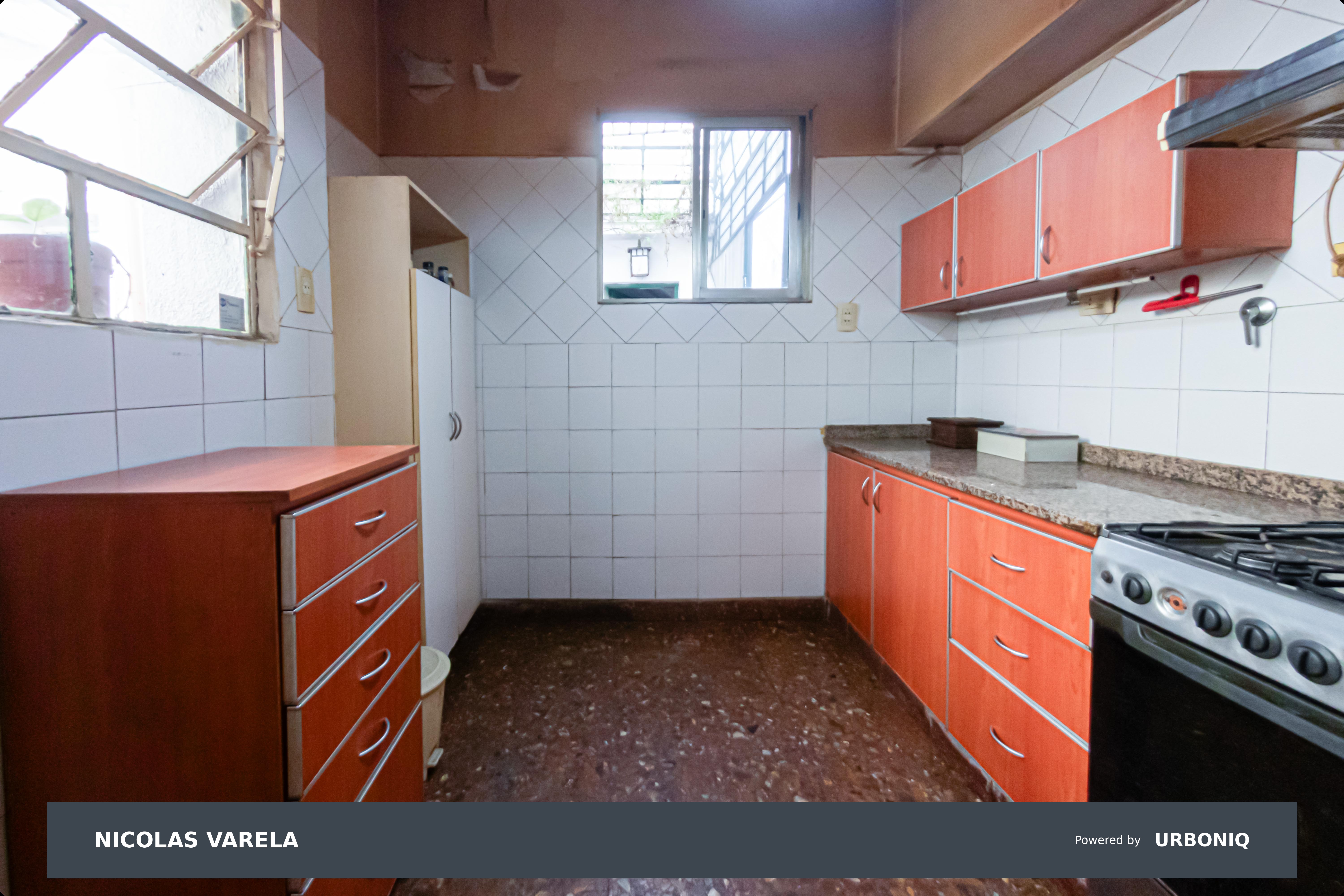 VENTA CASA 4 AMBIENTES, CON TERRAZA, PATIO, QUINCHO Y PARRILLA EN ALMAGRO