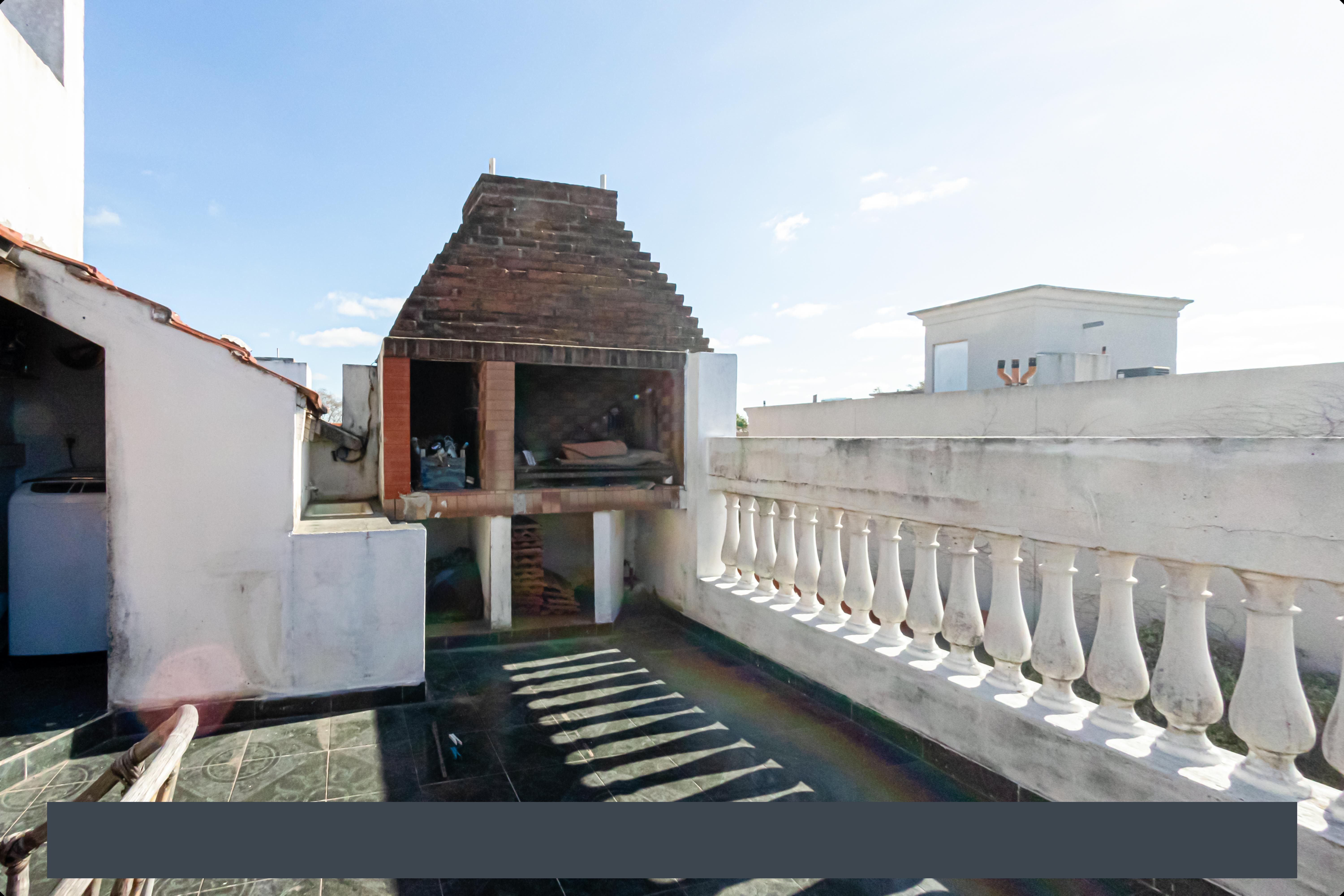 VENTA PH 5 AMBIENTES CON TERRAZA PROPIA Y GARAGE- APTO CREDITO.