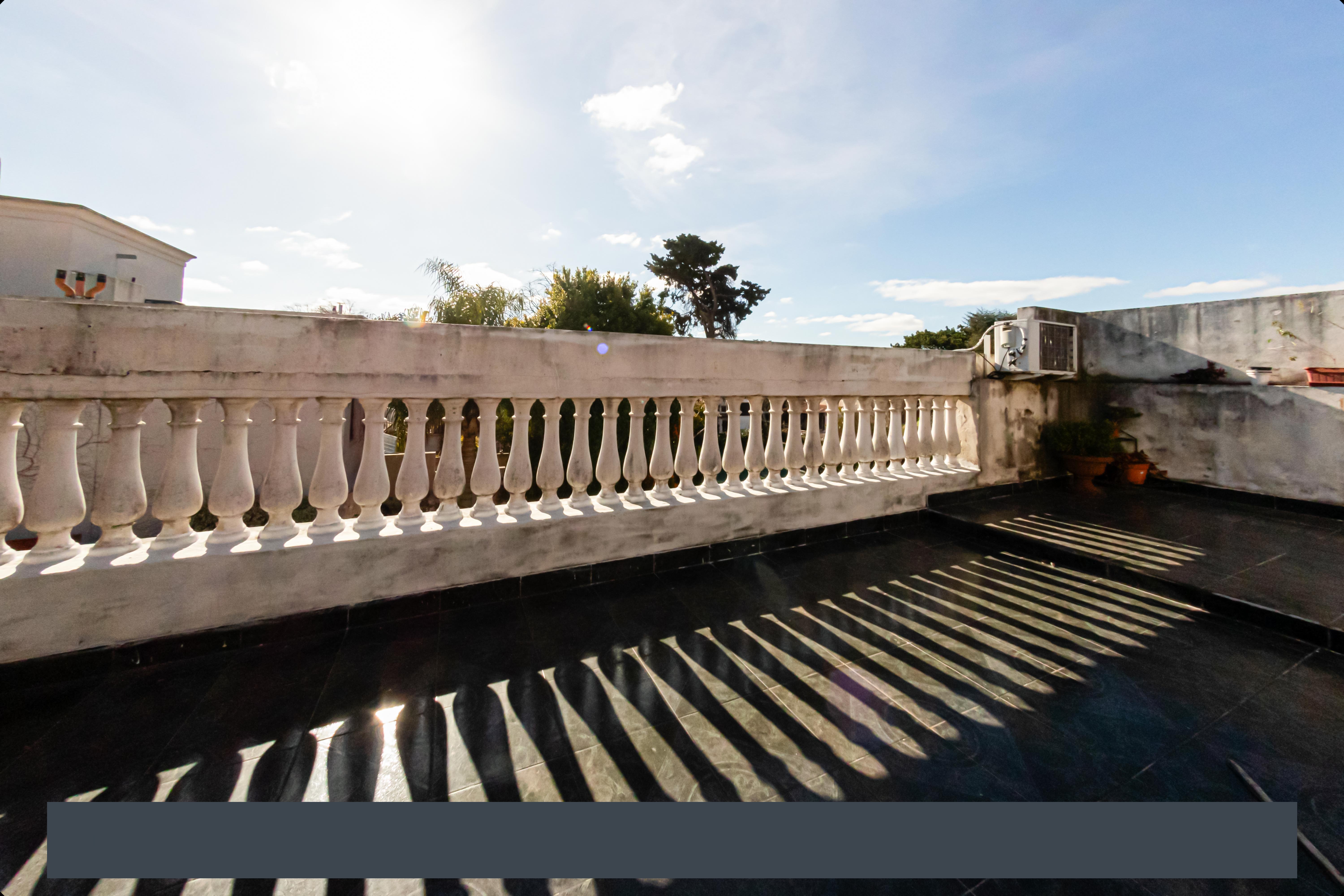 VENTA PH 5 AMBIENTES CON TERRAZA PROPIA Y GARAGE- APTO CREDITO.
