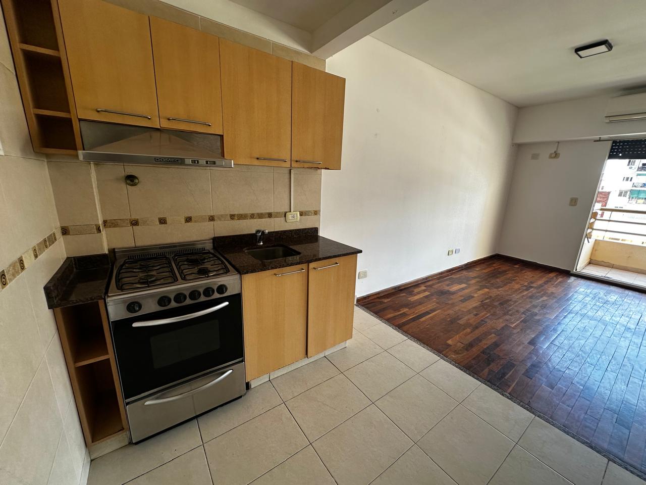 Alquiler Monoambiente con balcon y pileta en Caballito