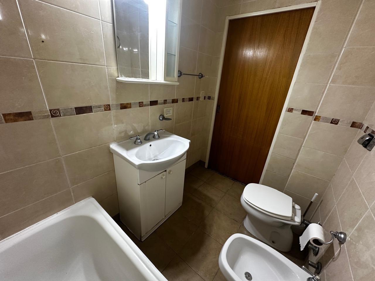 Alquiler Monoambiente con balcon y pileta en Caballito
