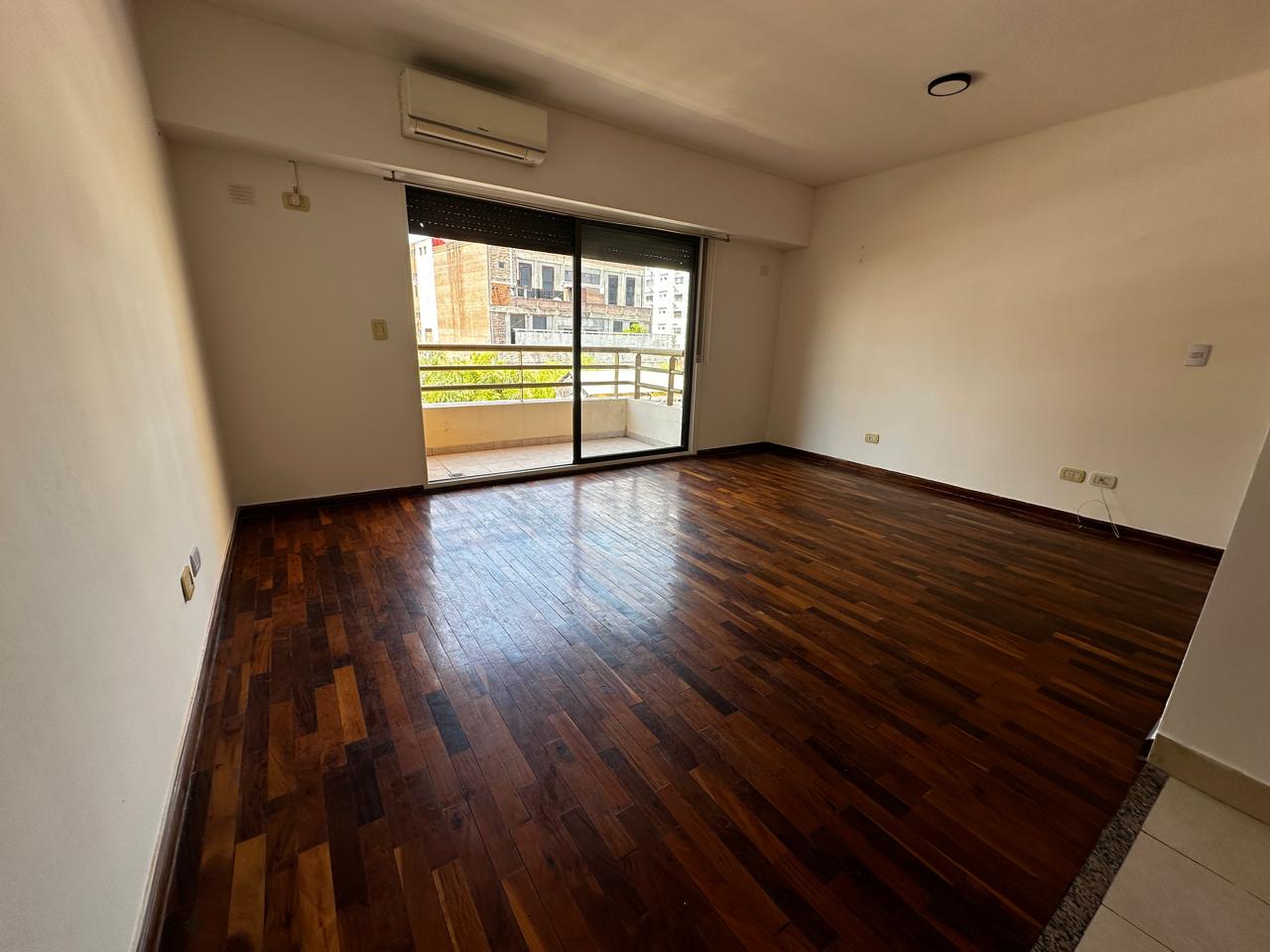 Alquiler Monoambiente con balcon y pileta en Caballito