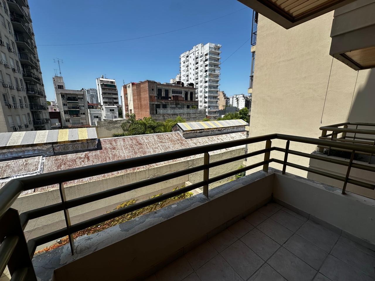 Alquiler Monoambiente con balcon y pileta en Caballito