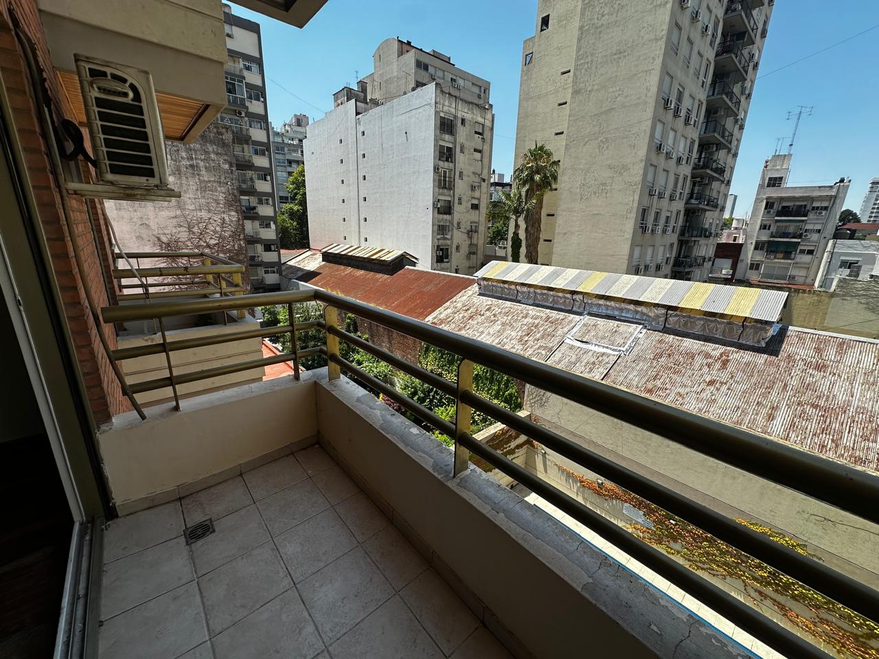 Alquiler Monoambiente con balcon y pileta en Caballito