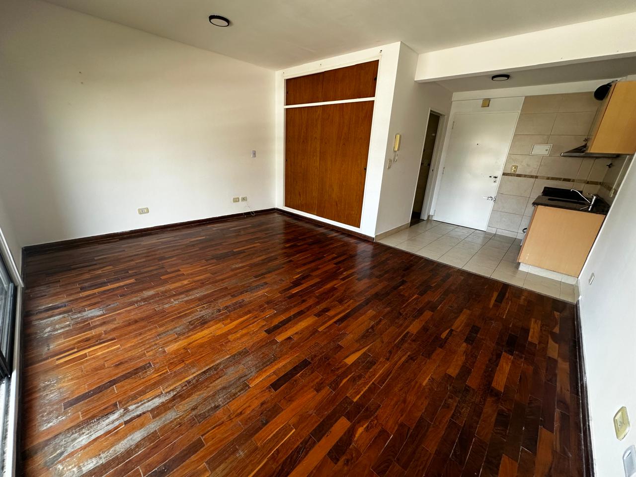 Alquiler Monoambiente con balcon y pileta en Caballito