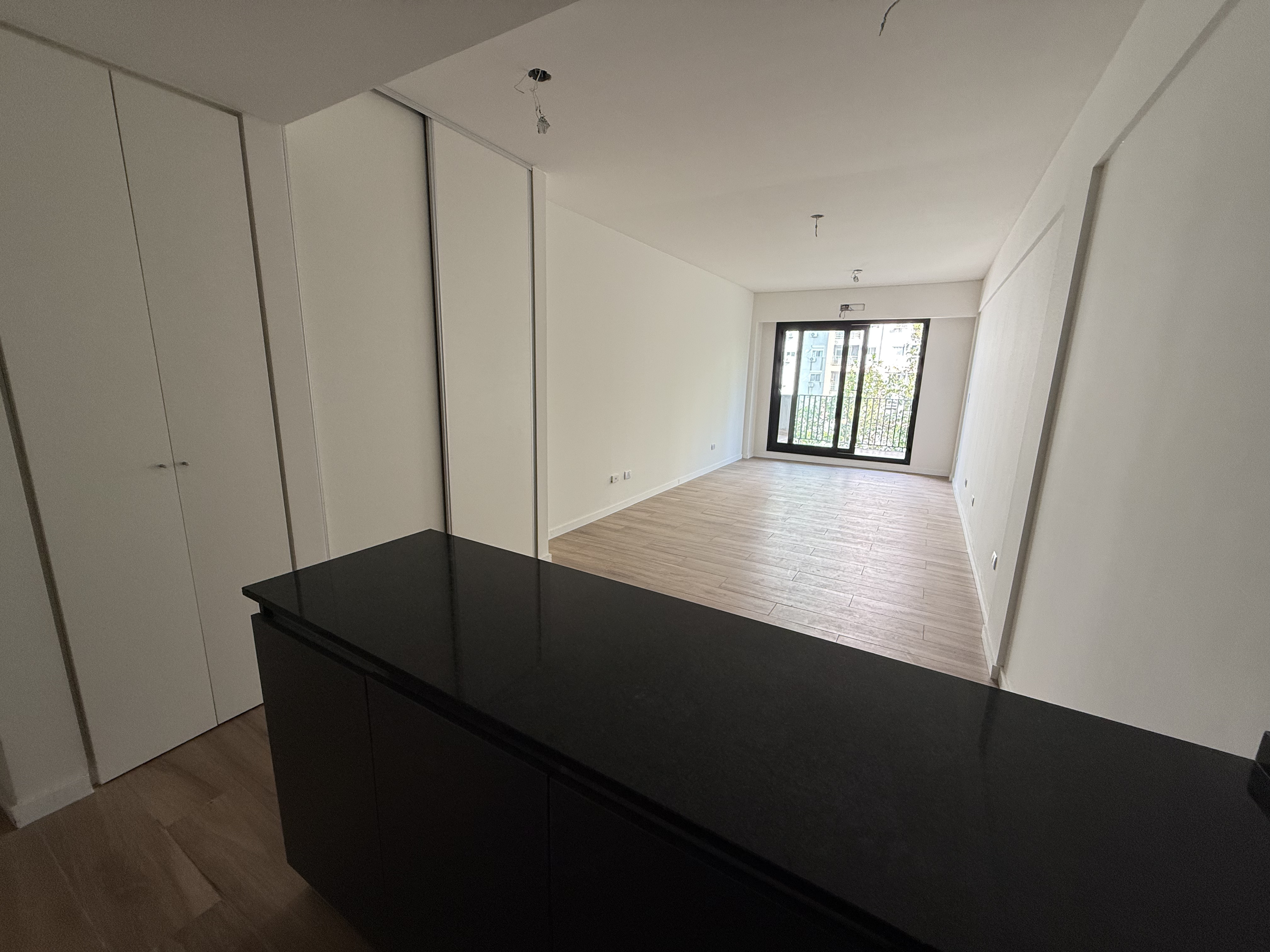 Departamento Monoambiente en pozo con balcón - Almagro - Financiación 100%