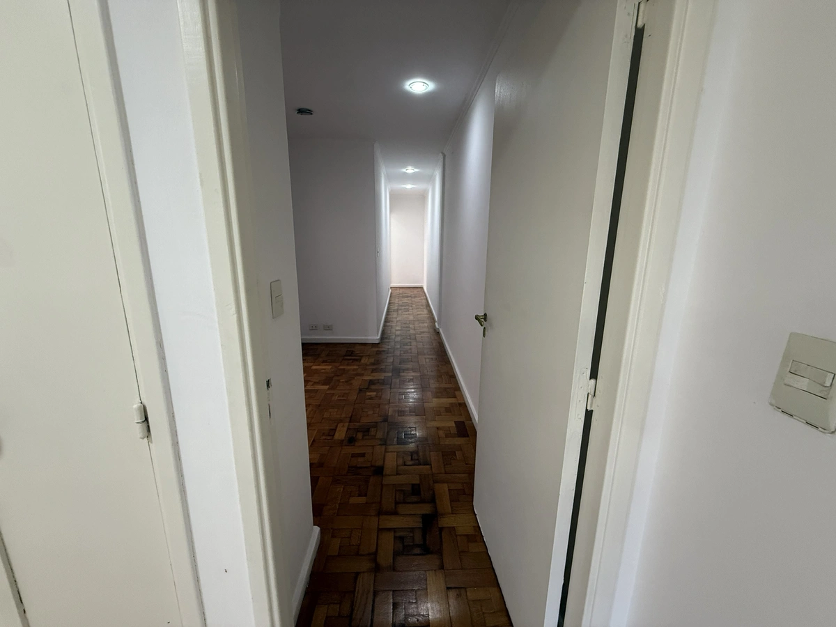 Venta departamento 5 Ambientes reciclado y con cochera en Retiro