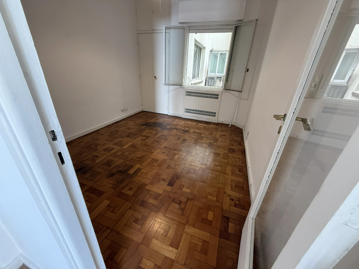 Venta departamento 5 Ambientes reciclado y con cochera en Retiro