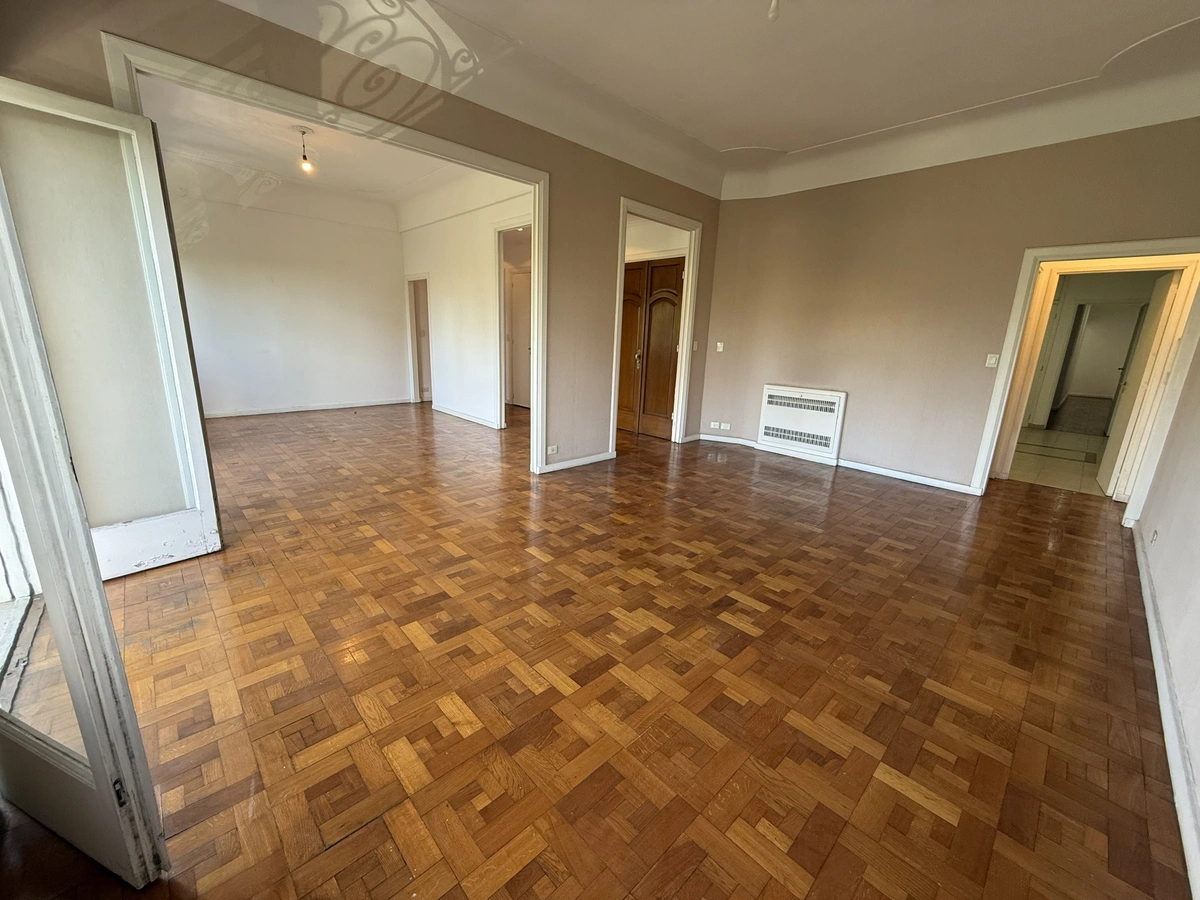 Venta departamento 5 Ambientes reciclado y con cochera en Retiro