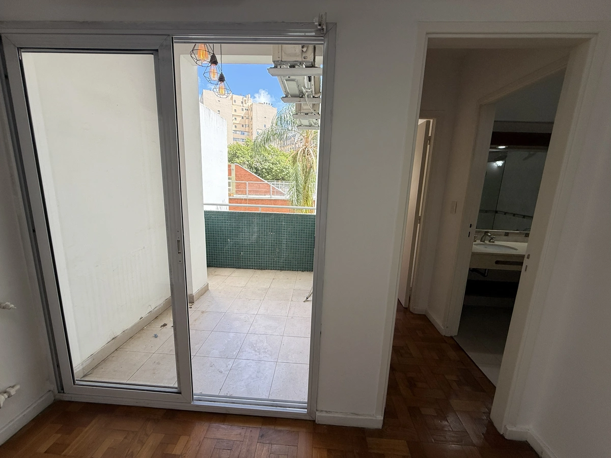 Venta departamento 5 Ambientes reciclado y con cochera en Retiro