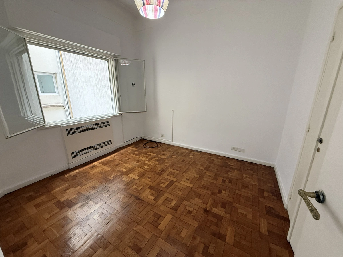 Venta departamento 5 Ambientes reciclado y con cochera en Retiro