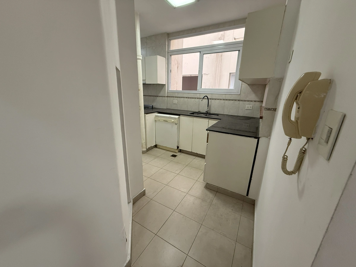 Venta departamento 5 Ambientes reciclado y con cochera en Retiro