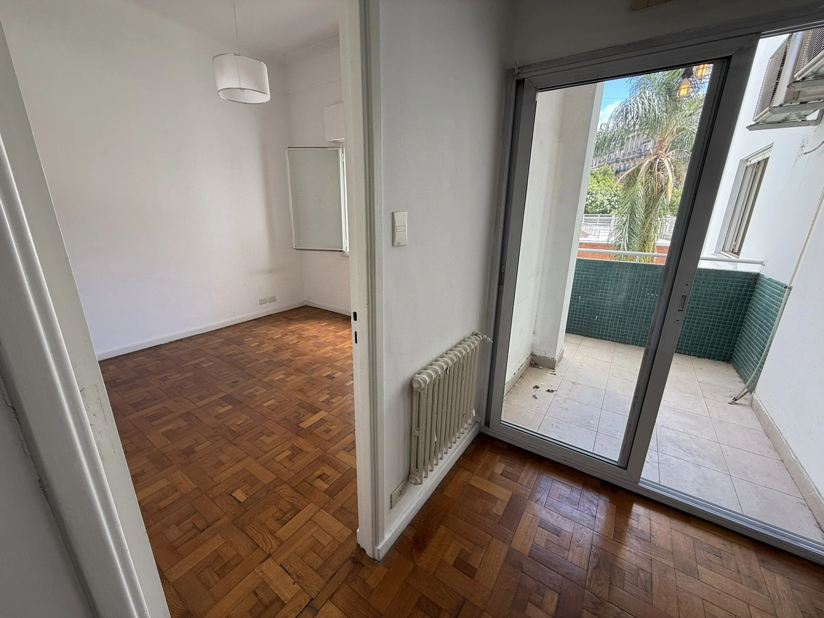 Venta departamento 5 Ambientes reciclado y con cochera en Retiro
