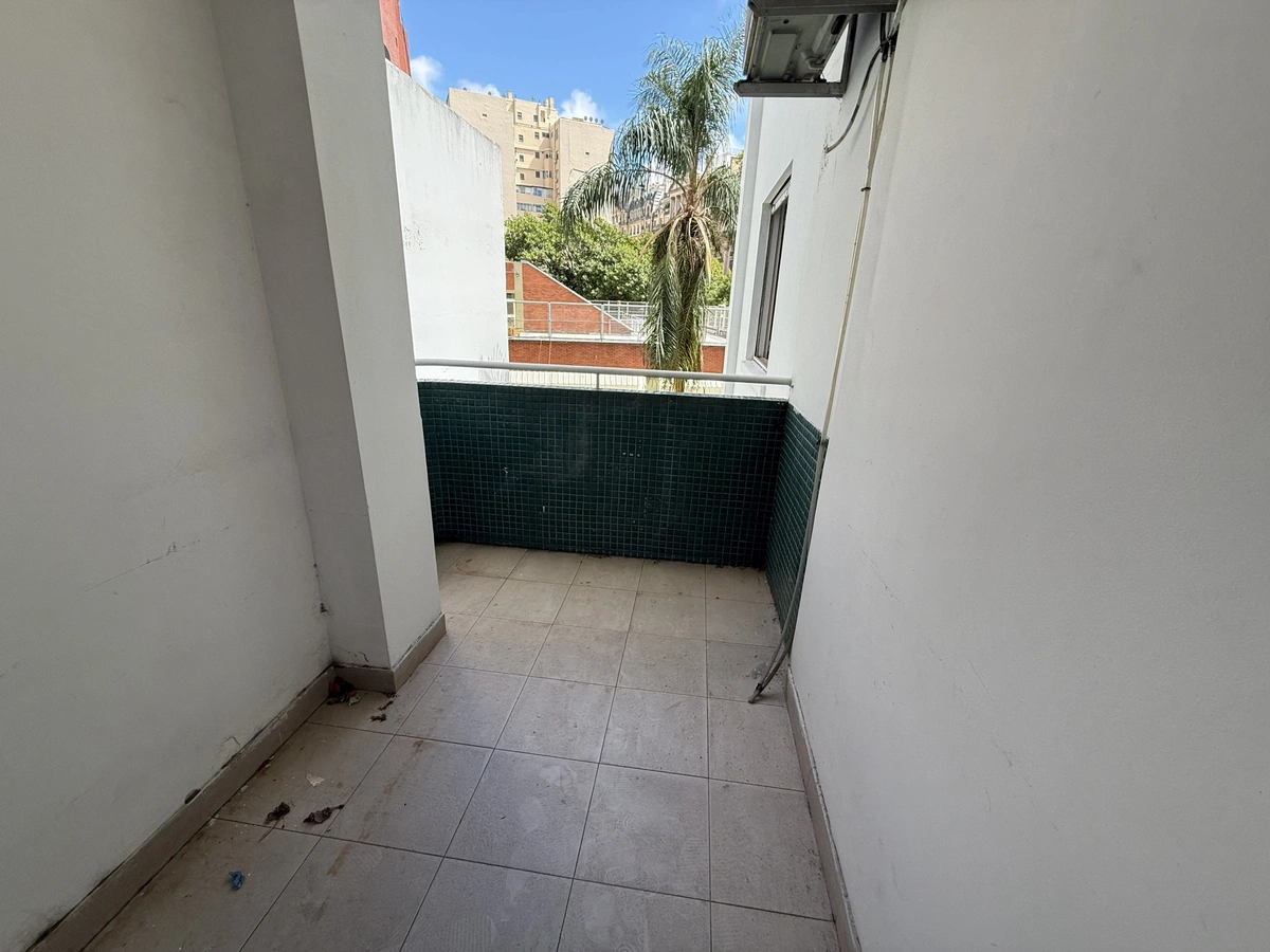 Venta departamento 5 Ambientes reciclado y con cochera en Retiro