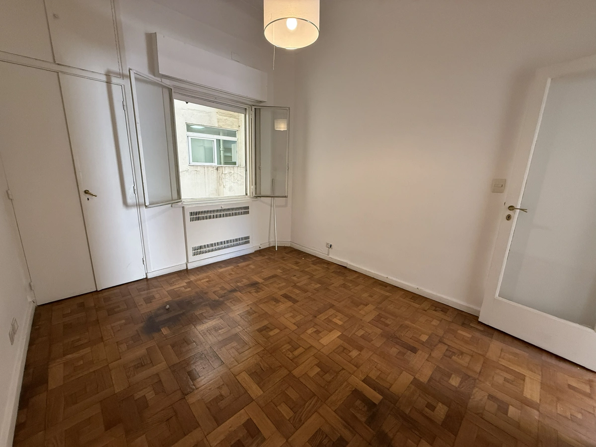 Venta departamento 5 Ambientes reciclado y con cochera en Retiro