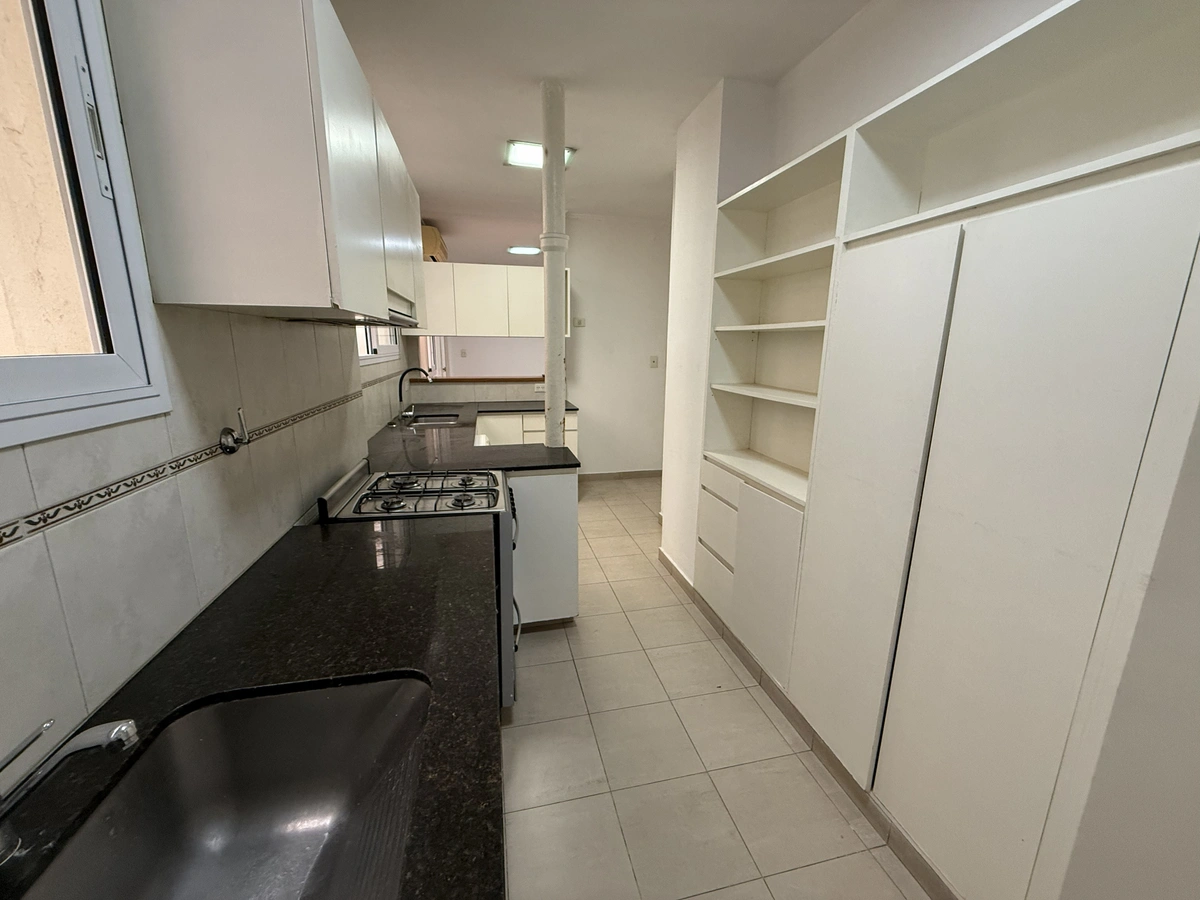 Venta departamento 5 Ambientes reciclado y con cochera en Retiro