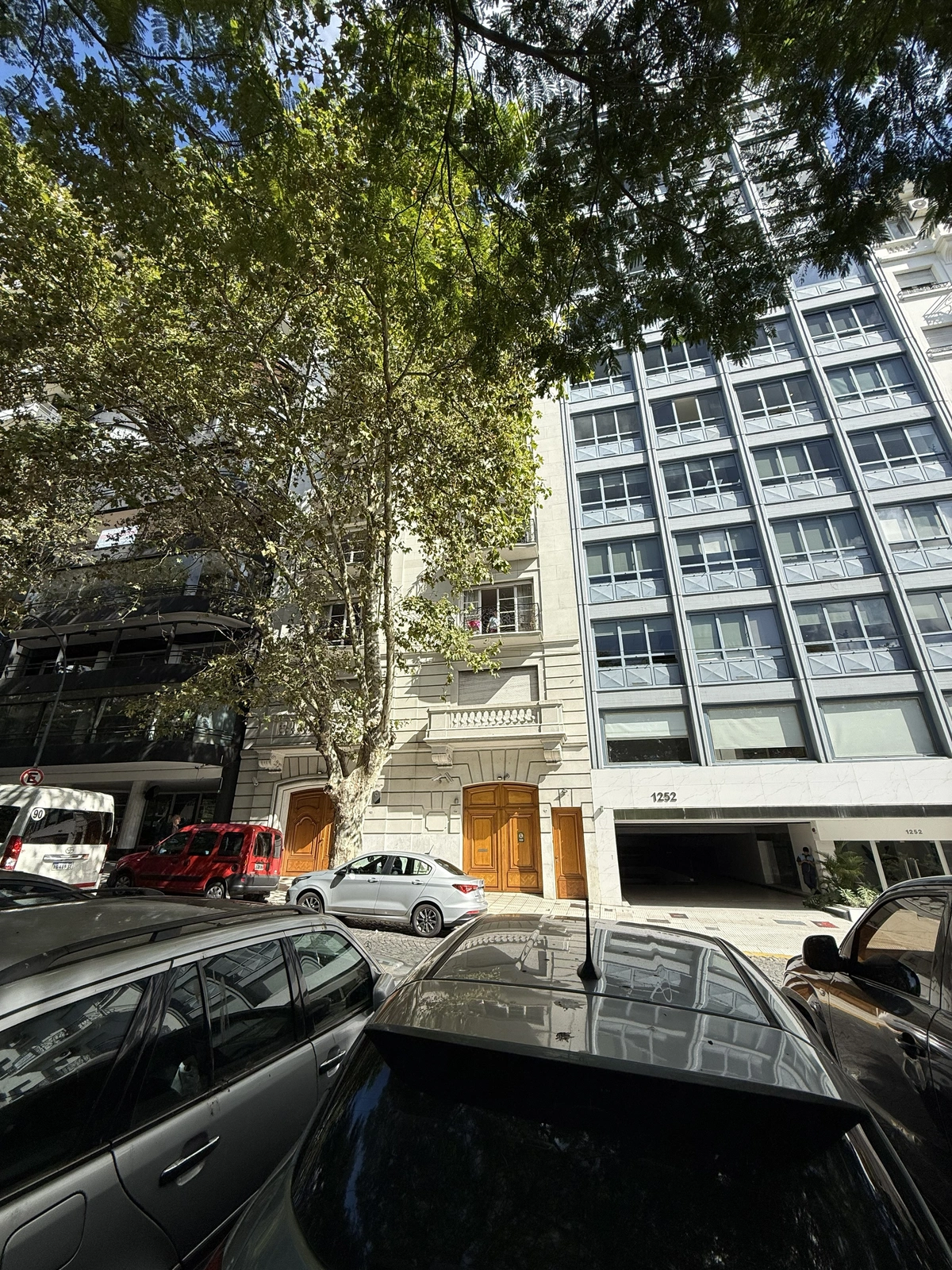 Venta departamento 5 Ambientes reciclado y con cochera en Retiro