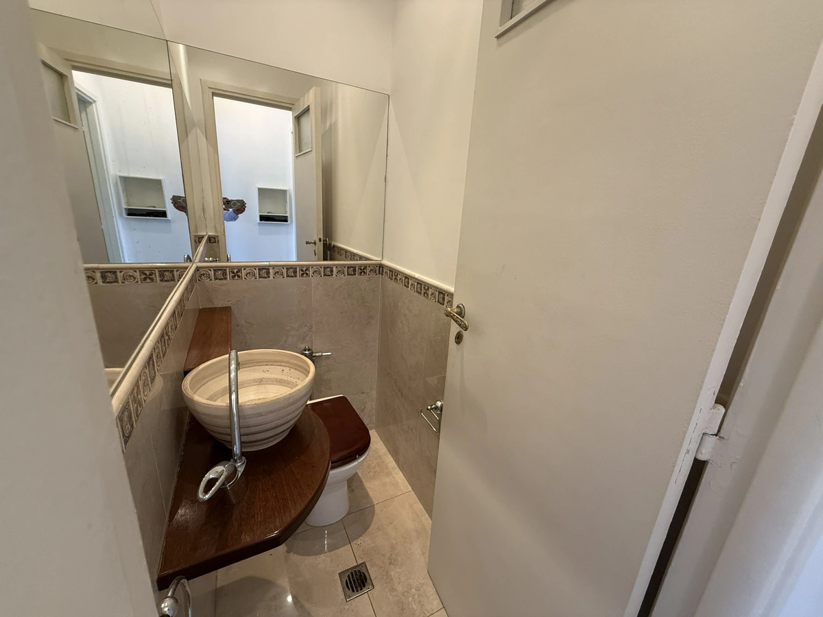 Venta departamento 5 Ambientes reciclado y con cochera en Retiro