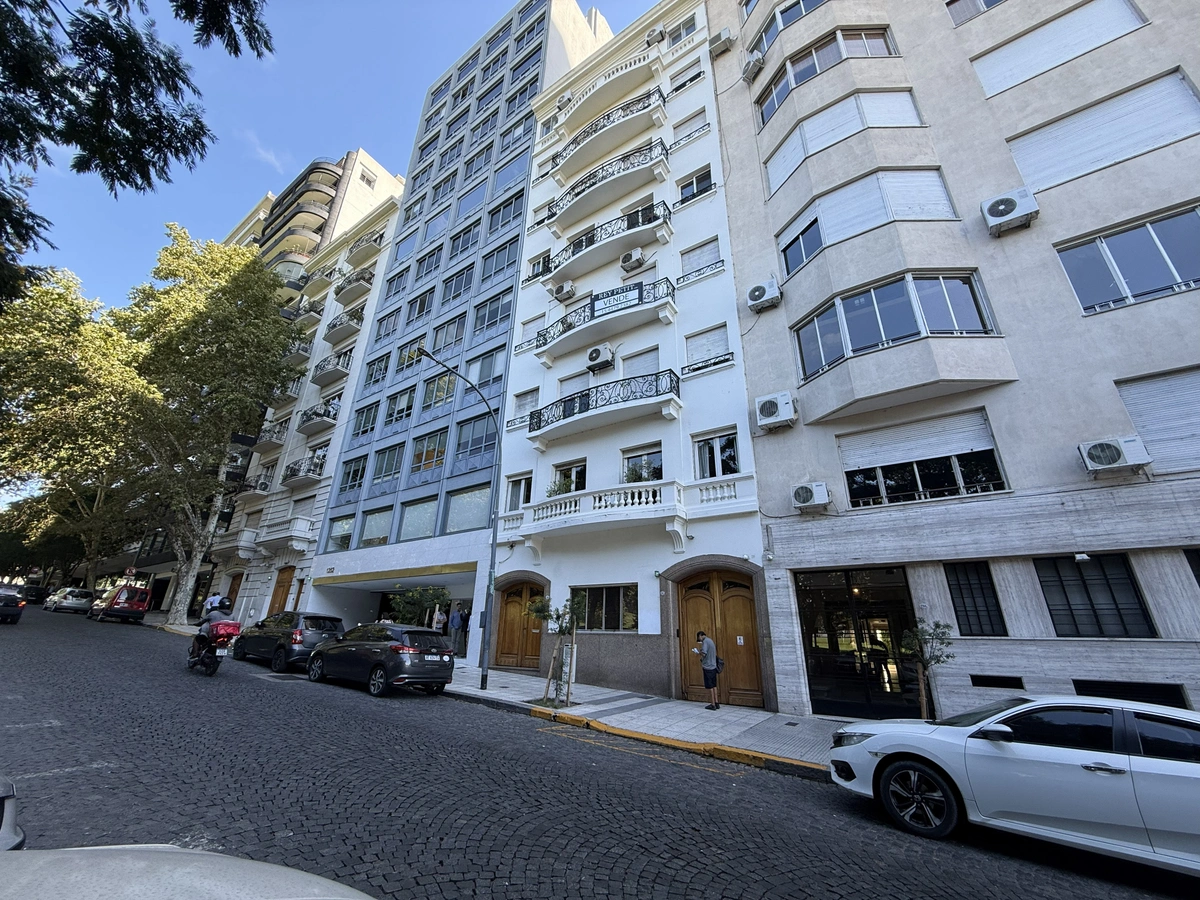 Venta departamento 5 Ambientes reciclado y con cochera en Retiro