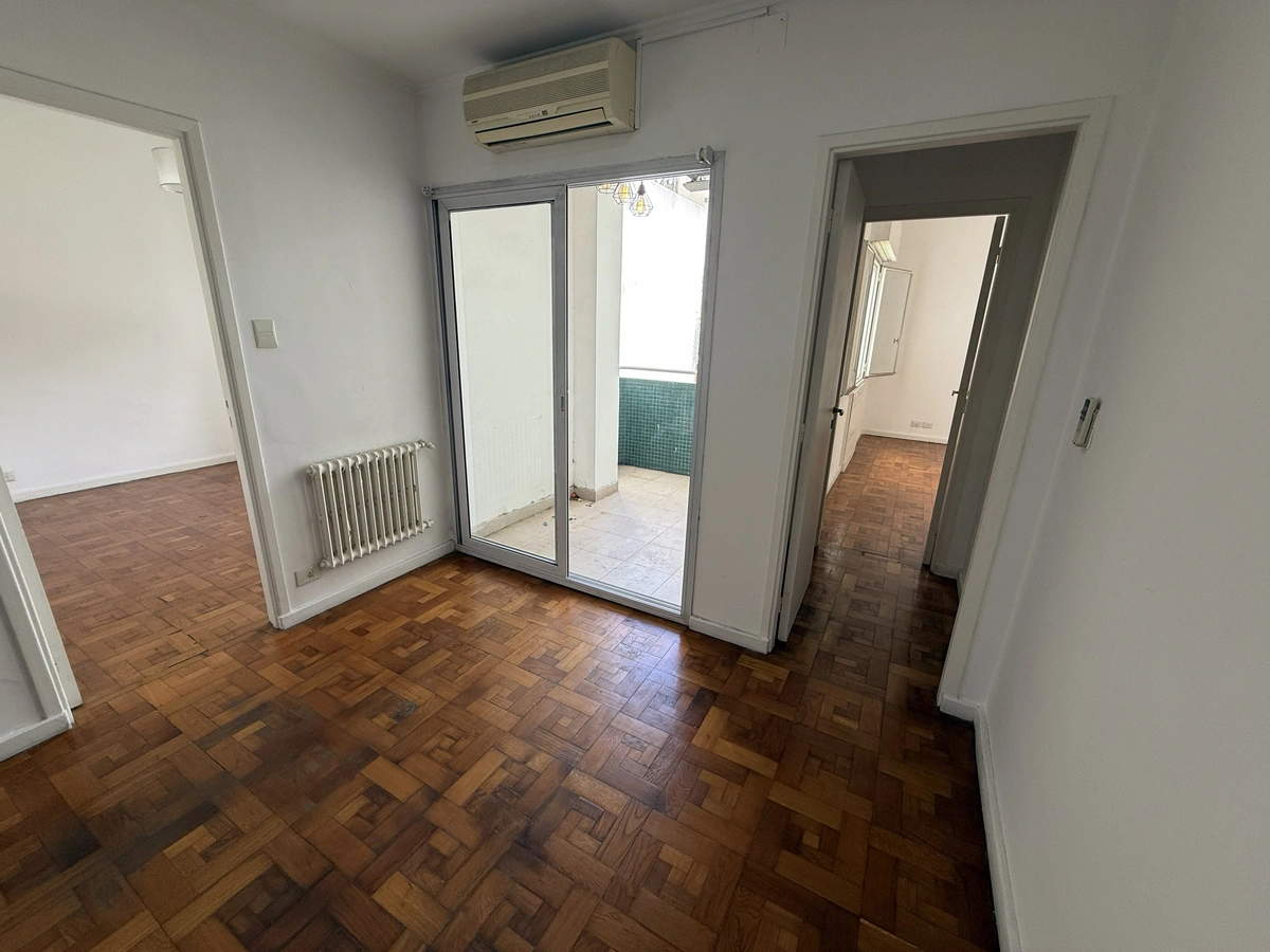 Venta departamento 5 Ambientes reciclado y con cochera en Retiro