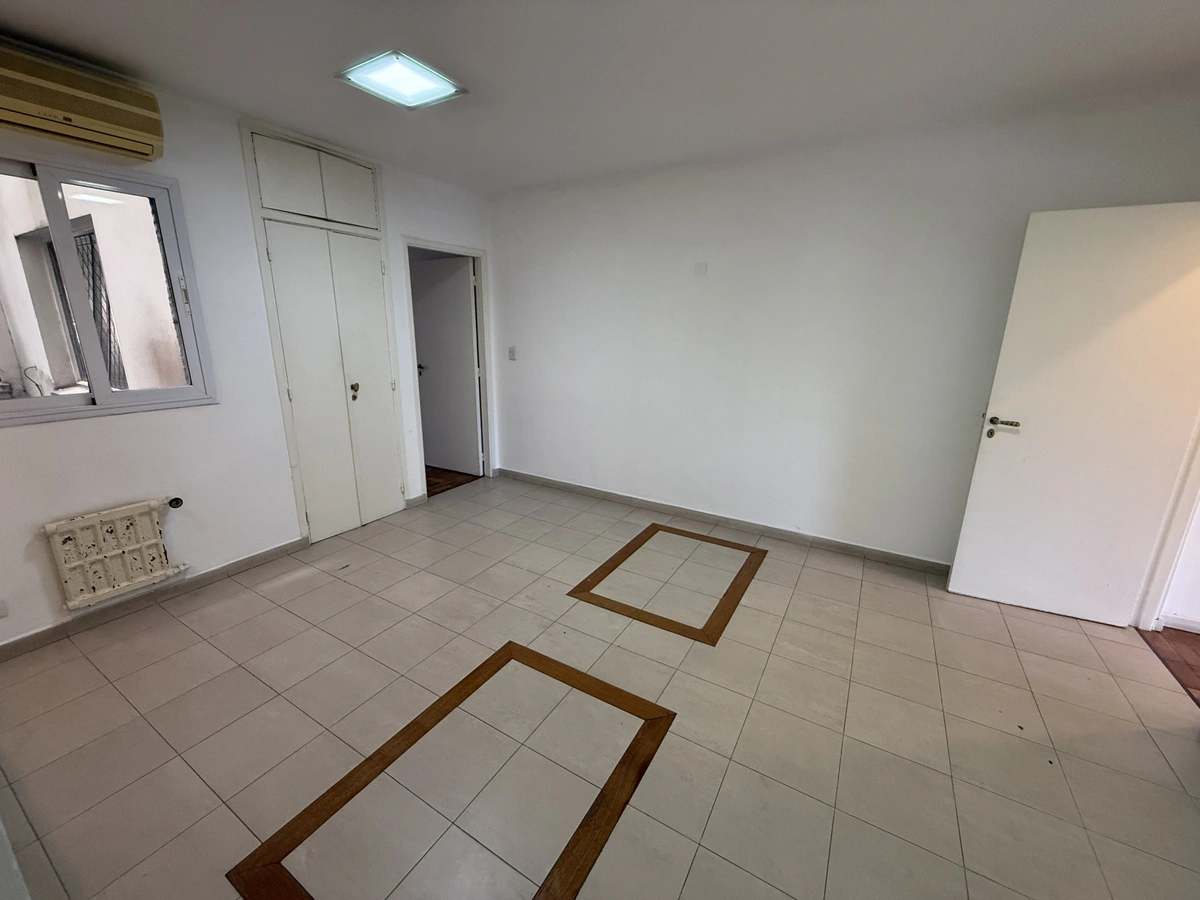 Venta departamento 5 Ambientes reciclado y con cochera en Retiro