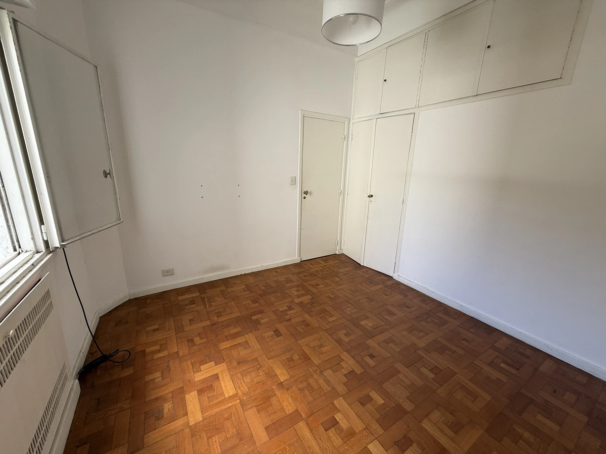 Venta departamento 5 Ambientes reciclado y con cochera en Retiro