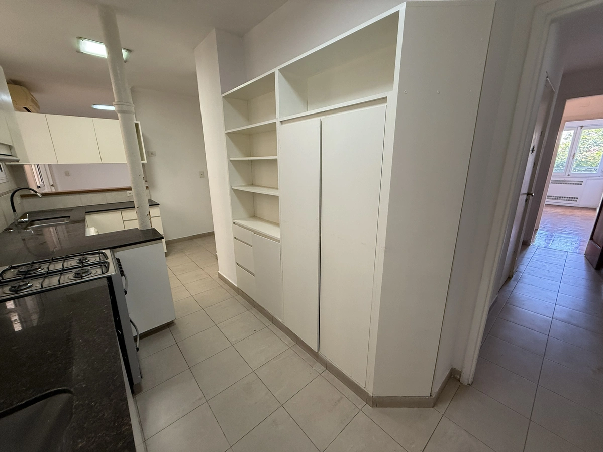 Venta departamento 5 Ambientes reciclado y con cochera en Retiro