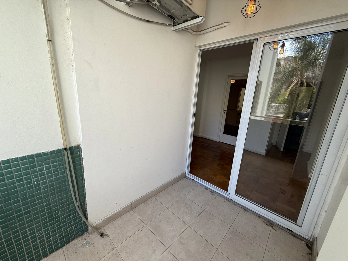 Venta departamento 5 Ambientes reciclado y con cochera en Retiro