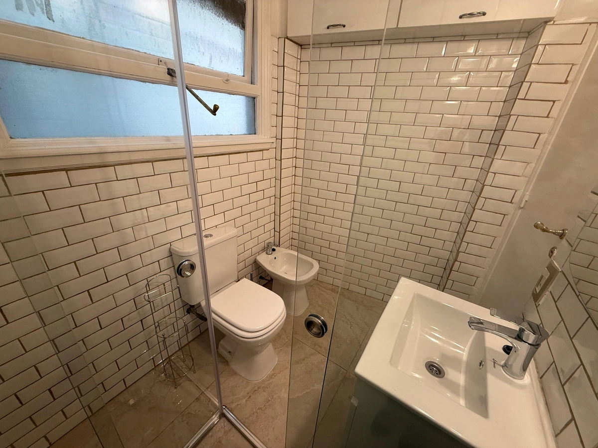 Alquiler monoambiente reciclado a nuevo en Recoleta - (Arenales y Rodríguez Peña)