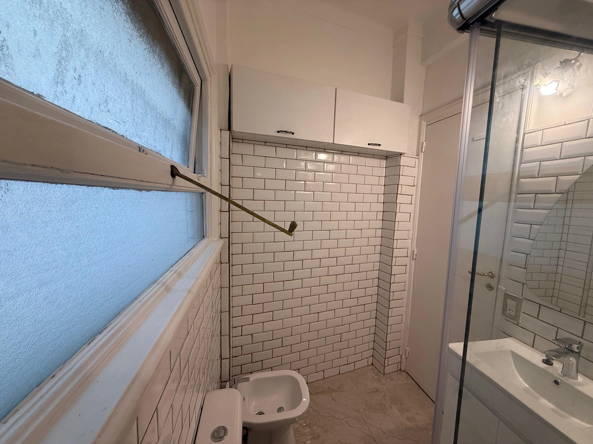 Alquiler monoambiente reciclado a nuevo en Recoleta - (Arenales y Rodríguez Peña)