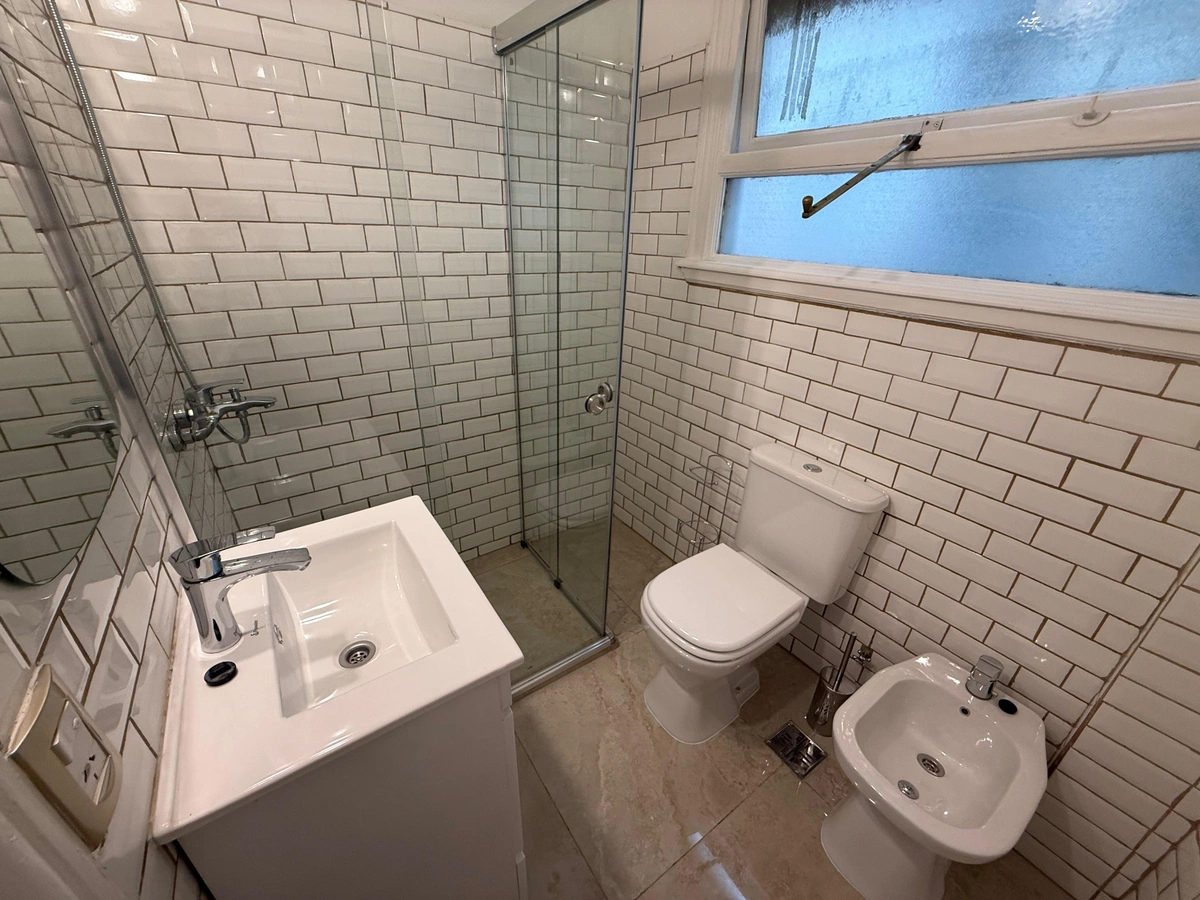 Alquiler monoambiente reciclado a nuevo en Recoleta - (Arenales y Rodríguez Peña)