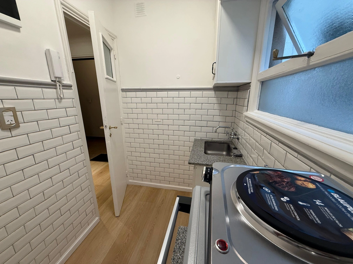 Alquiler monoambiente reciclado a nuevo en Recoleta - (Arenales y Rodríguez Peña)