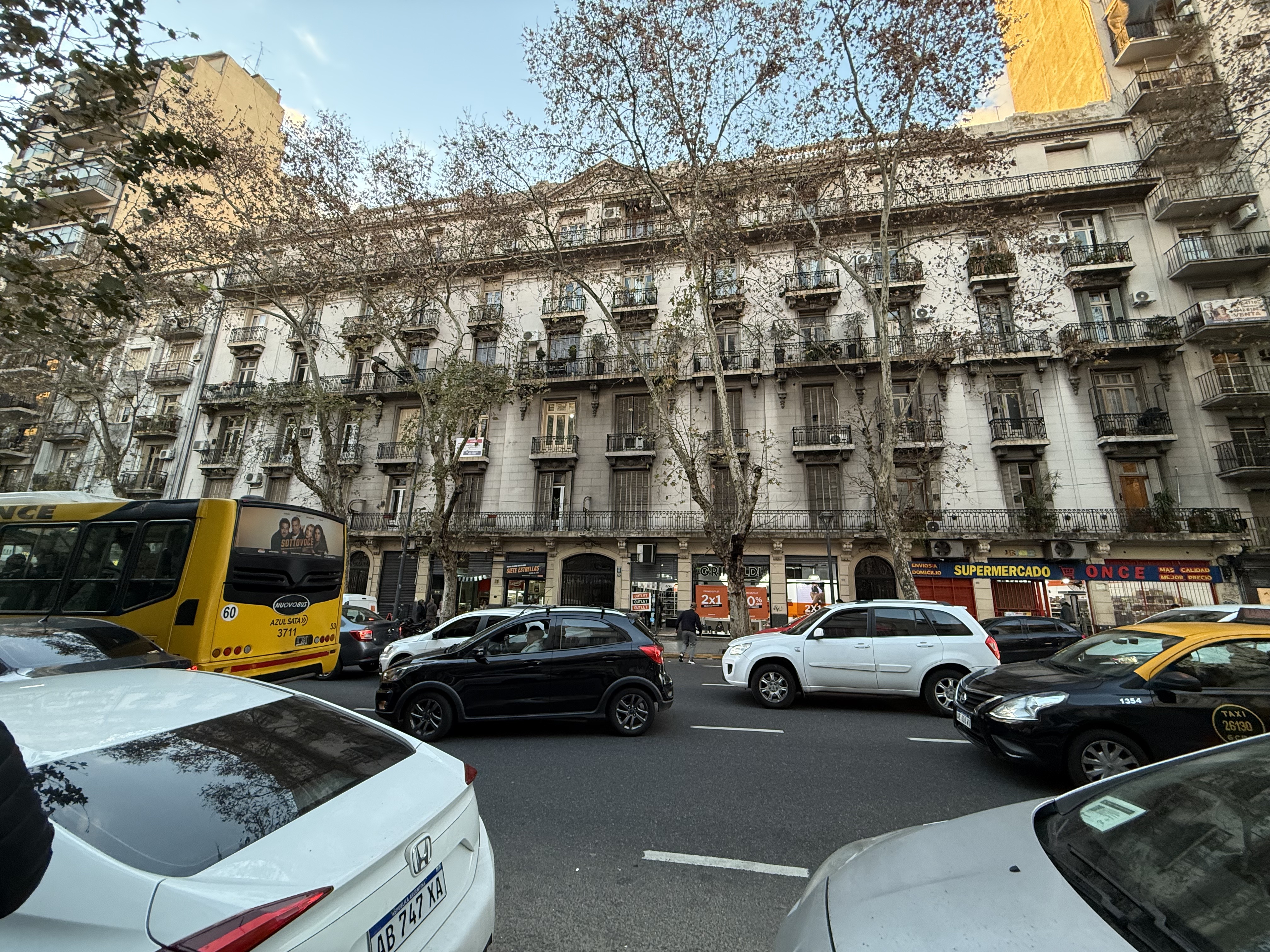 Venta departamento Semipiso al frente con Baulera Apto Profesional en Balvanera