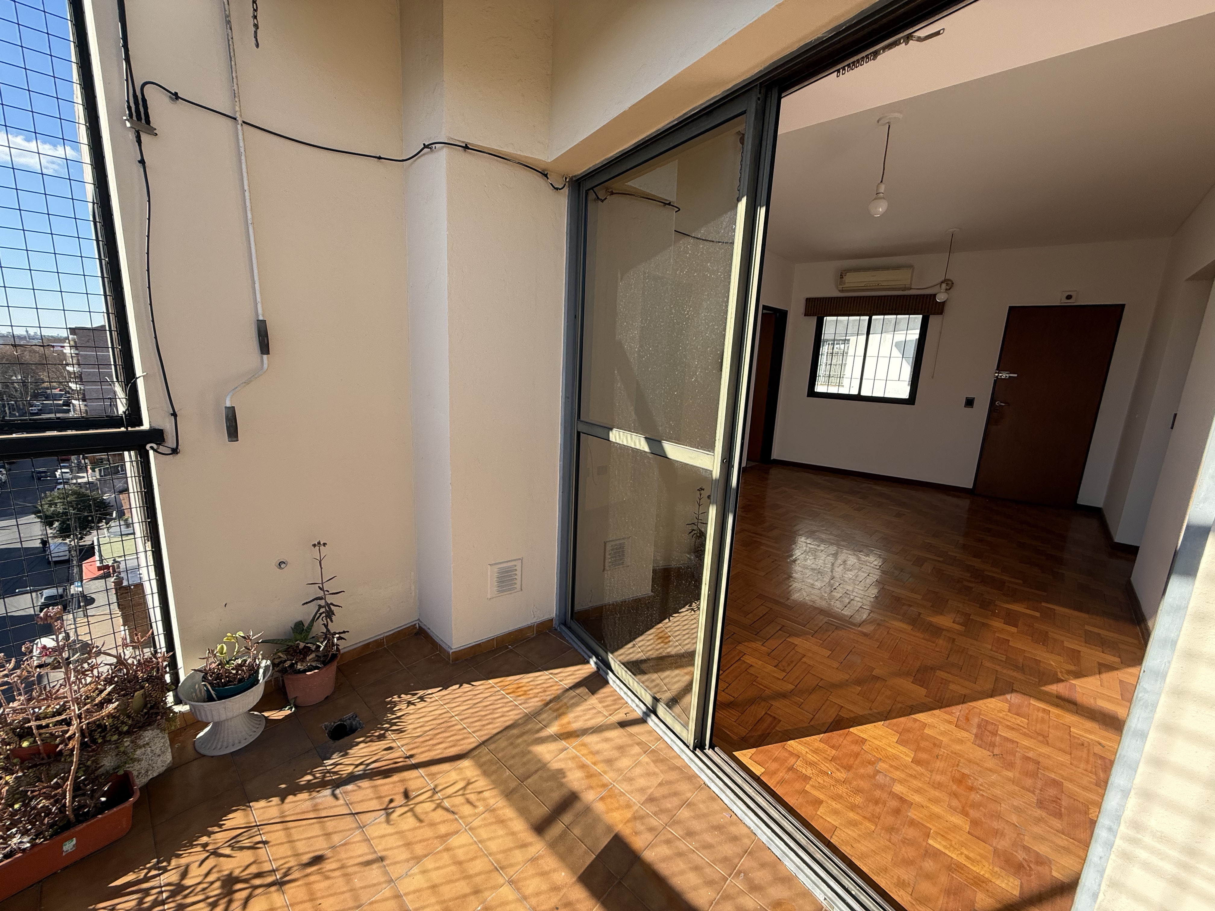 Venta Departamento 3 Ambientes con Balcón al Frente en Villa Ballester