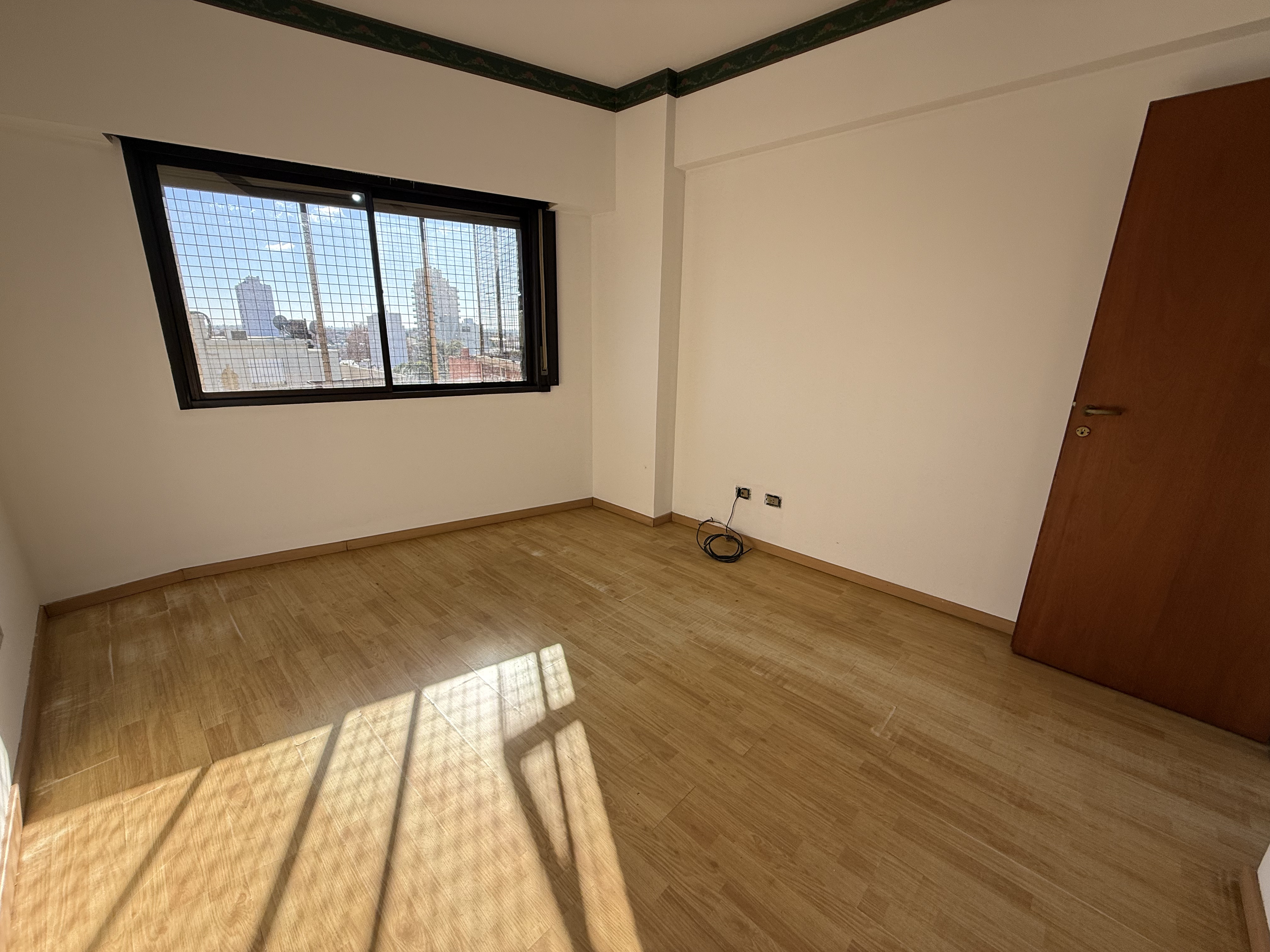 Venta Departamento 3 Ambientes con Balcón al Frente en Villa Ballester