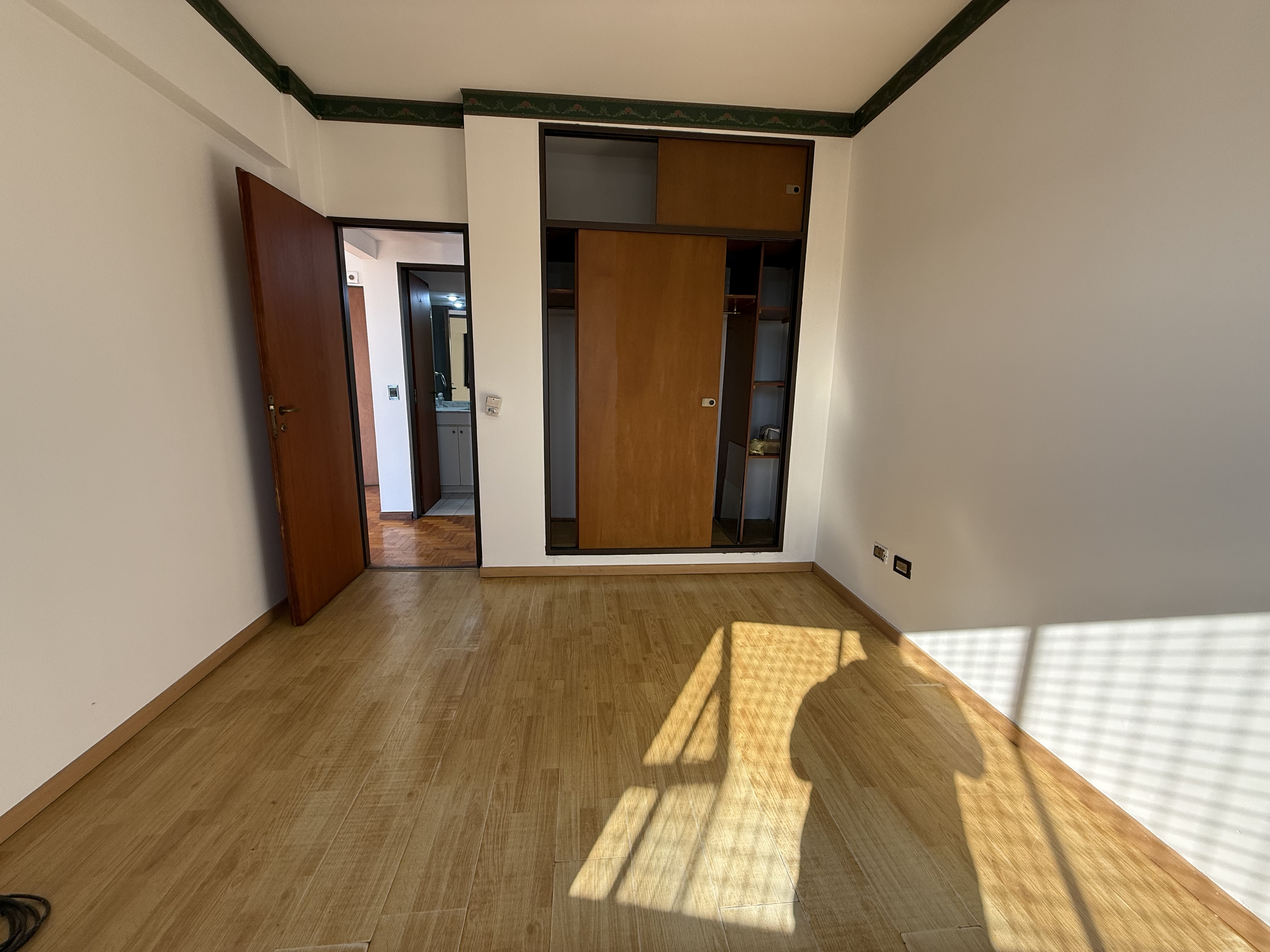 Venta Departamento 3 Ambientes con Balcón al Frente en Villa Ballester