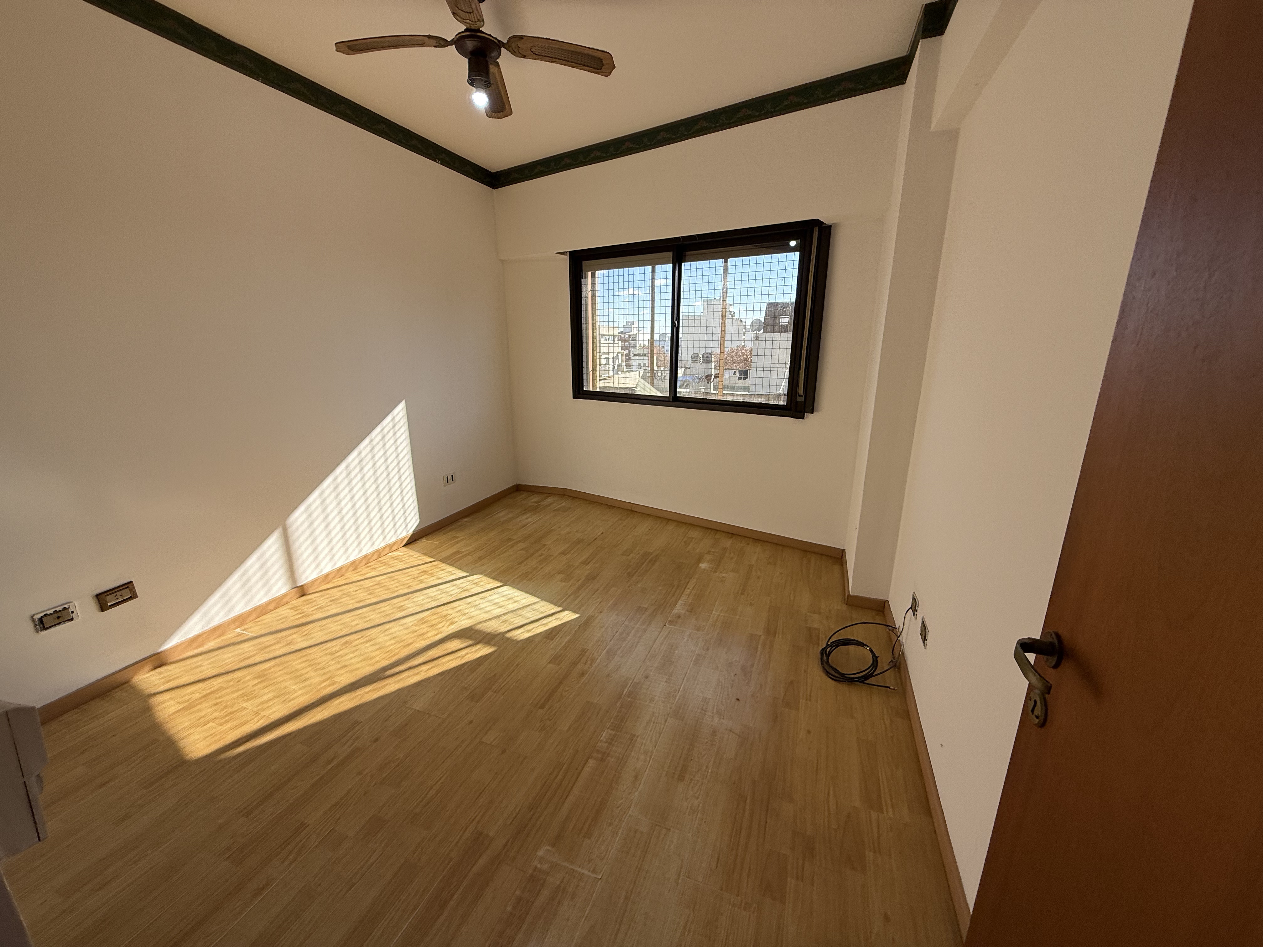 Venta Departamento 3 Ambientes con Balcón al Frente en Villa Ballester