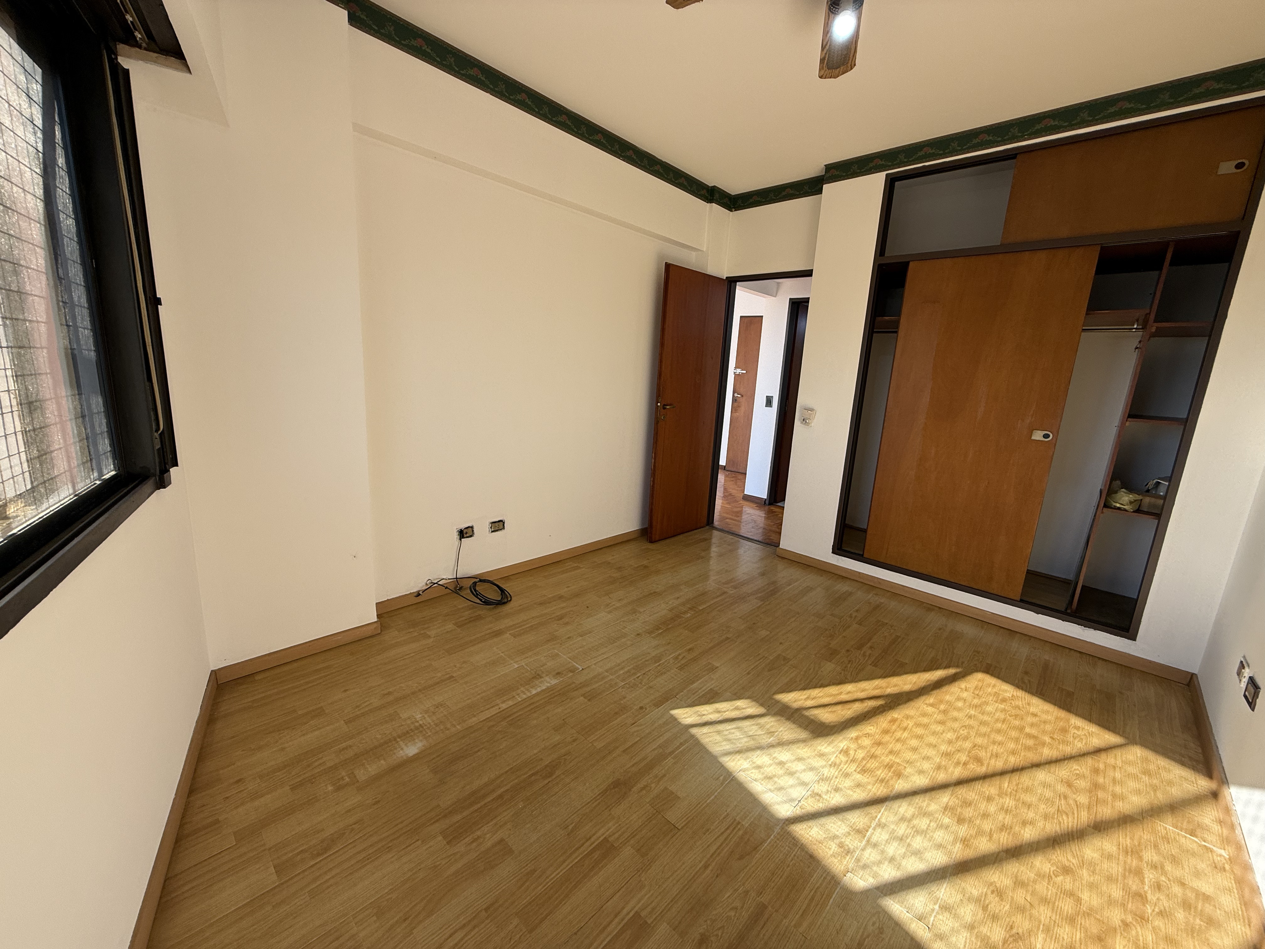 Venta Departamento 3 Ambientes con Balcón al Frente en Villa Ballester