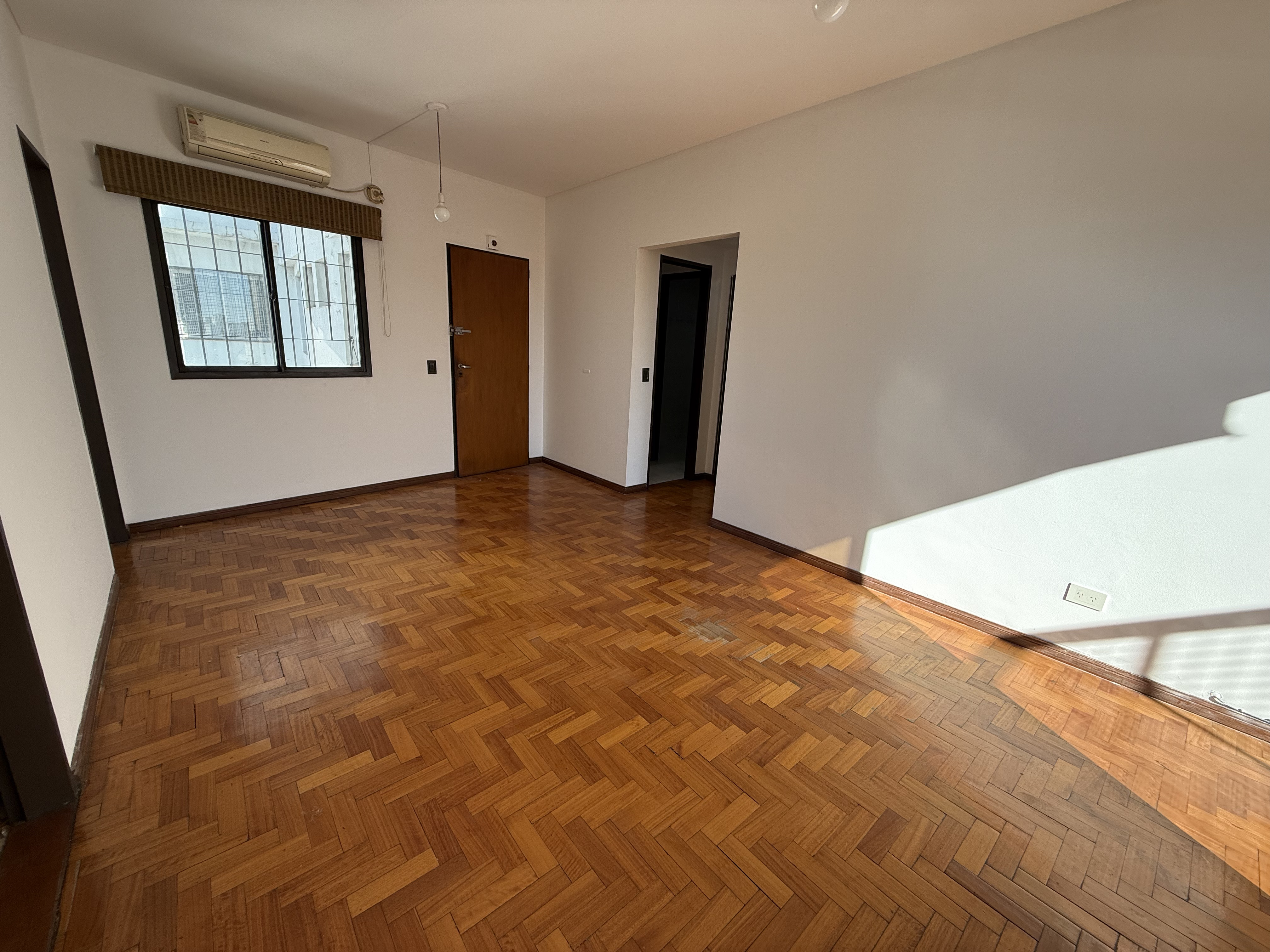 Venta Departamento 3 Ambientes con Balcón al Frente en Villa Ballester