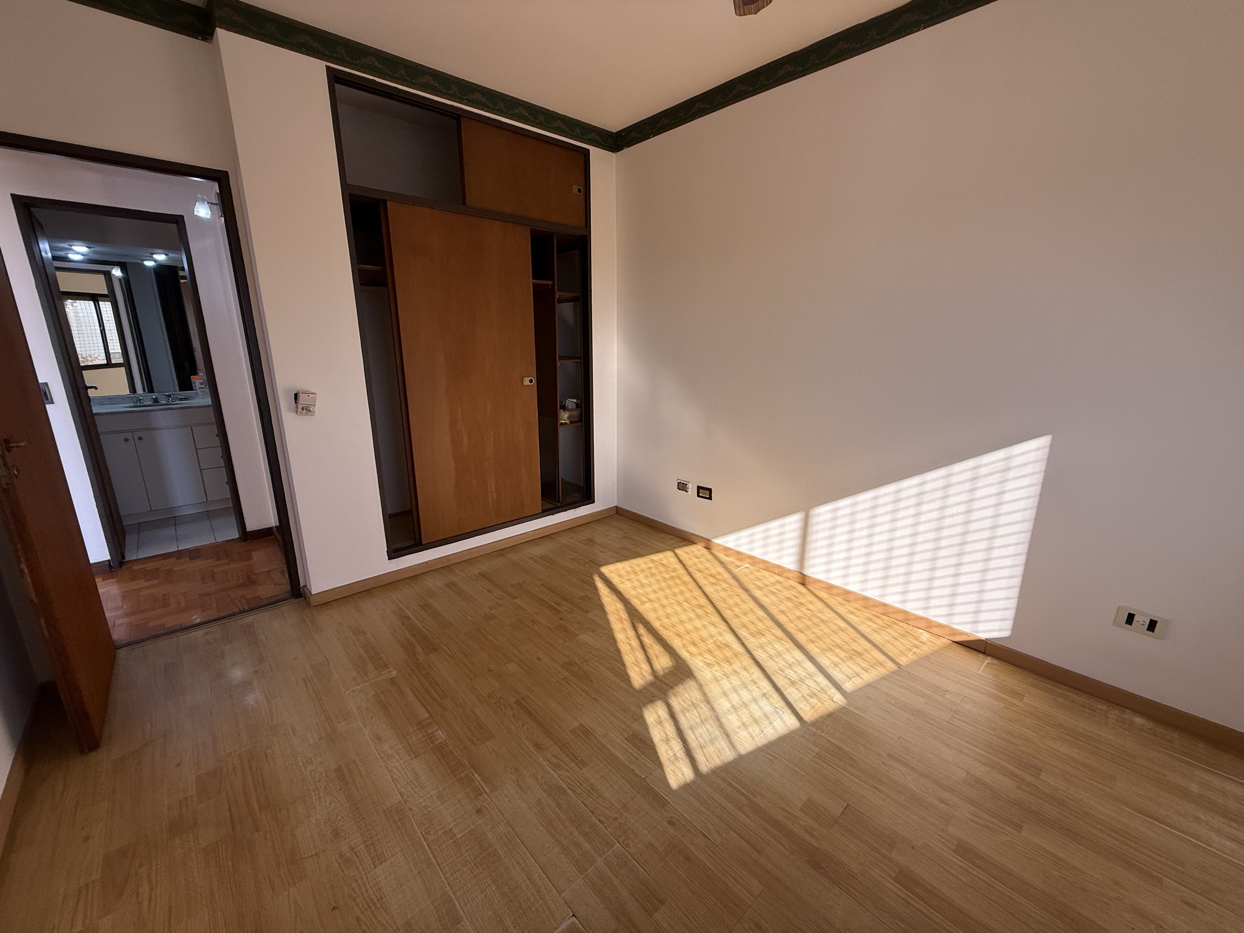 Venta Departamento 3 Ambientes con Balcón al Frente en Villa Ballester